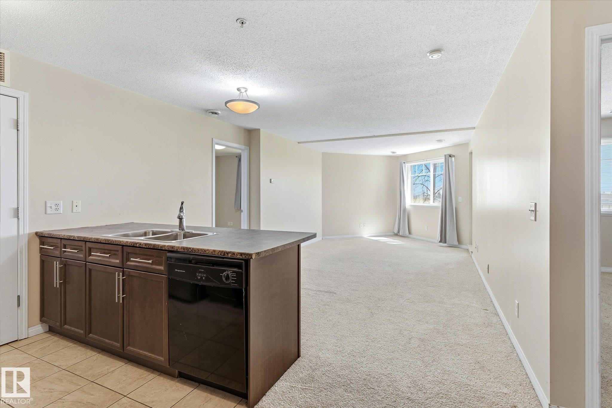https://zimg.paragon.ice.com/ParagonImages/Property/PM/RAE/225399699/13/0/0/0473eaaa6c6ba5f3ea67b9ce4fdc179c/1/610ac18916f4705b724993f91a0a6937/225399699-643165c4-f200-4445-95f5-f1840c6c9b29.JPG