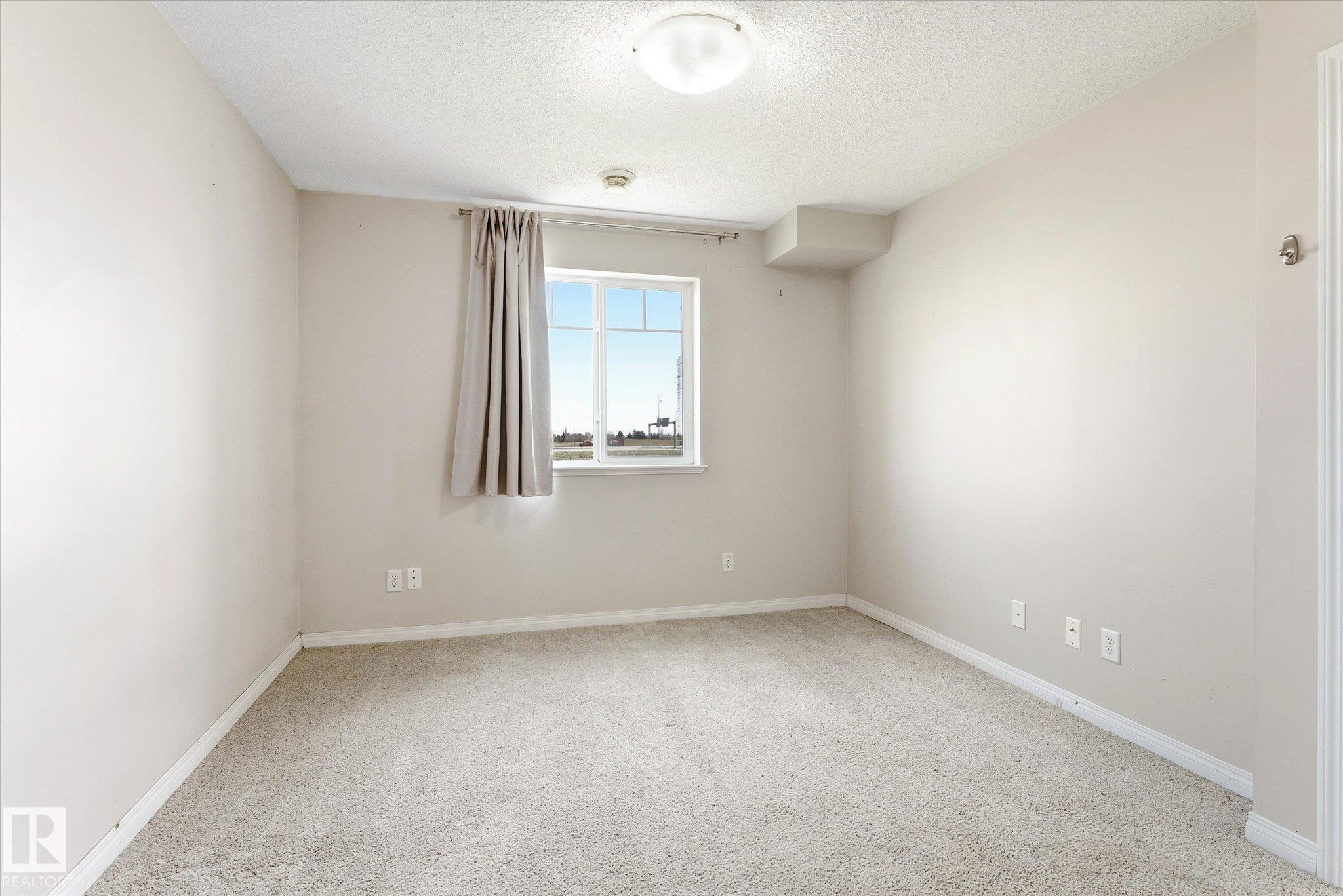 https://zimg.paragon.ice.com/ParagonImages/Property/PM/RAE/225399699/18/0/0/6473f08d8a3dbc60e17999d297de2bac/1/610ac18916f4705b724993f91a0a6937/225399699-2164531f-7a3e-47ce-a522-b7173200b7fc.JPG