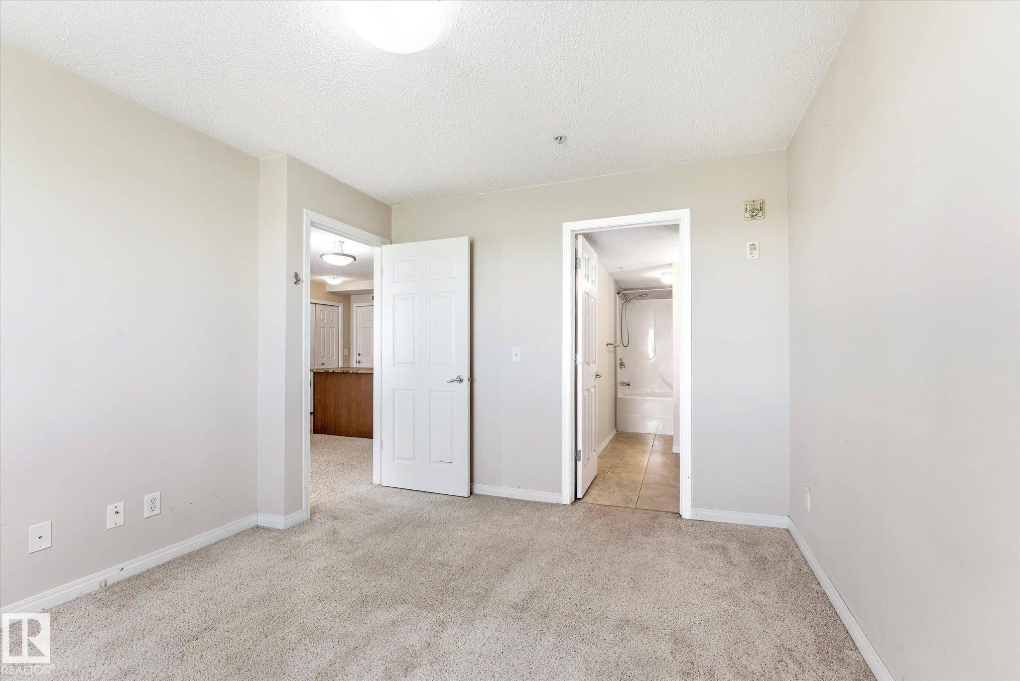 https://zimg.paragon.ice.com/ParagonImages/Property/PM/RAE/225399699/19/0/0/190de3390f37b947161fdd42de4e4741/1/610ac18916f4705b724993f91a0a6937/225399699-758cbebd-c6ab-4d46-942c-c21113b651a8.JPG