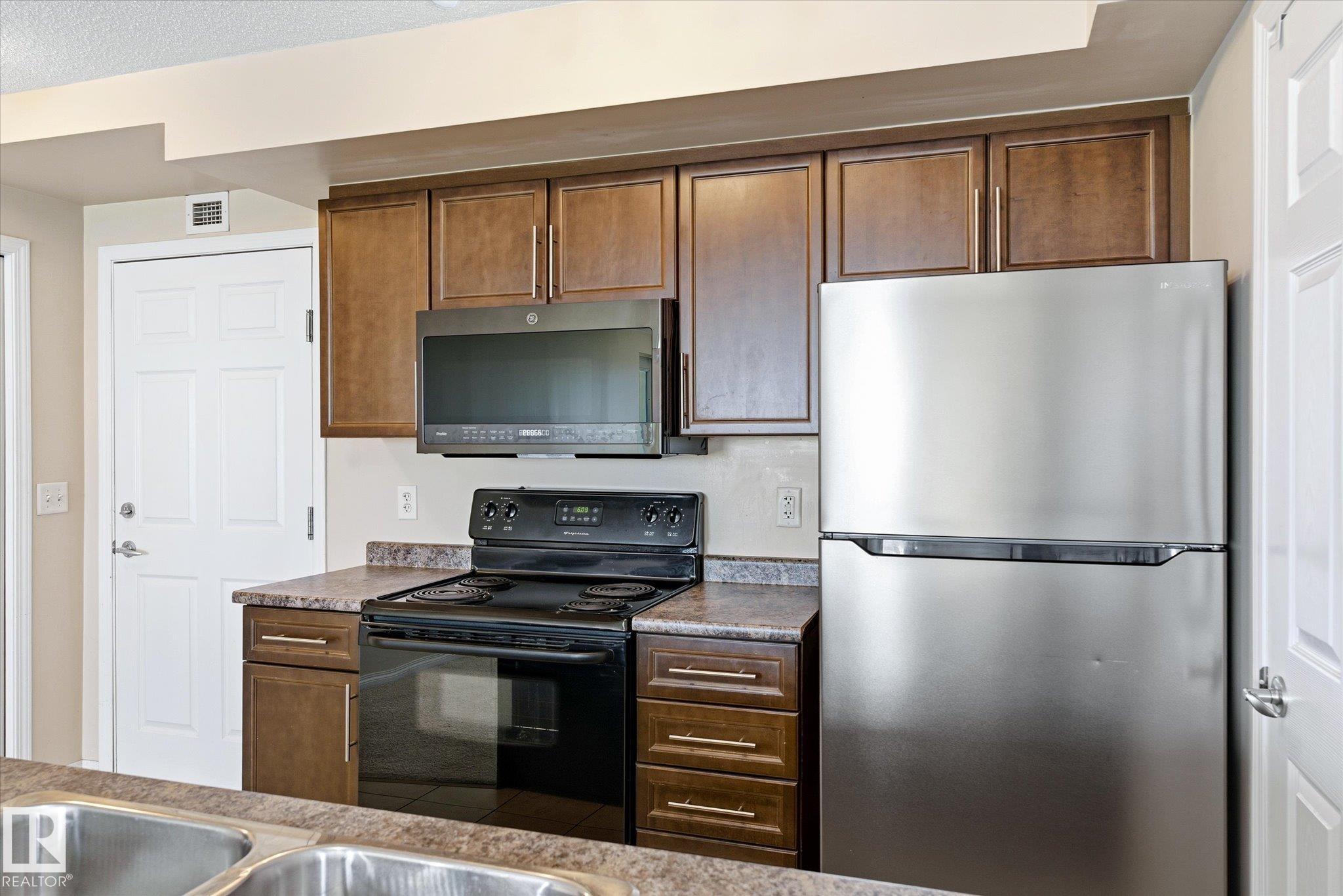 https://zimg.paragon.ice.com/ParagonImages/Property/PM/RAE/225399699/9/0/0/feeba3376c4d2a674464686c806b8ff7/1/610ac18916f4705b724993f91a0a6937/225399699-222bbe2a-d016-48d2-aa4a-88c4b48812bd.JPG