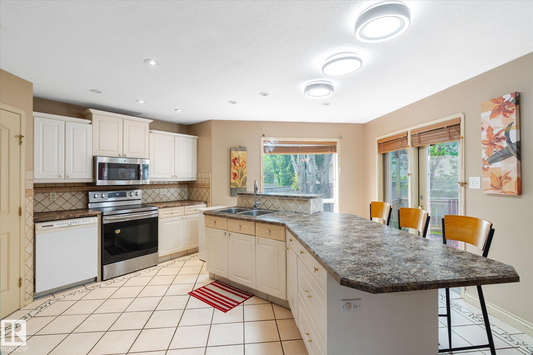 https://zimg.paragon.ice.com/ParagonImages/Property/PM/RAE/225399700/10/0/0/2cb41499db1f2c5b156d1eeaa716094f/1/d355ec603b79db7299fb2701b528f474/225399700-182AE21C-1BBB-47D9-9BC9-2392920E23DB.JPG