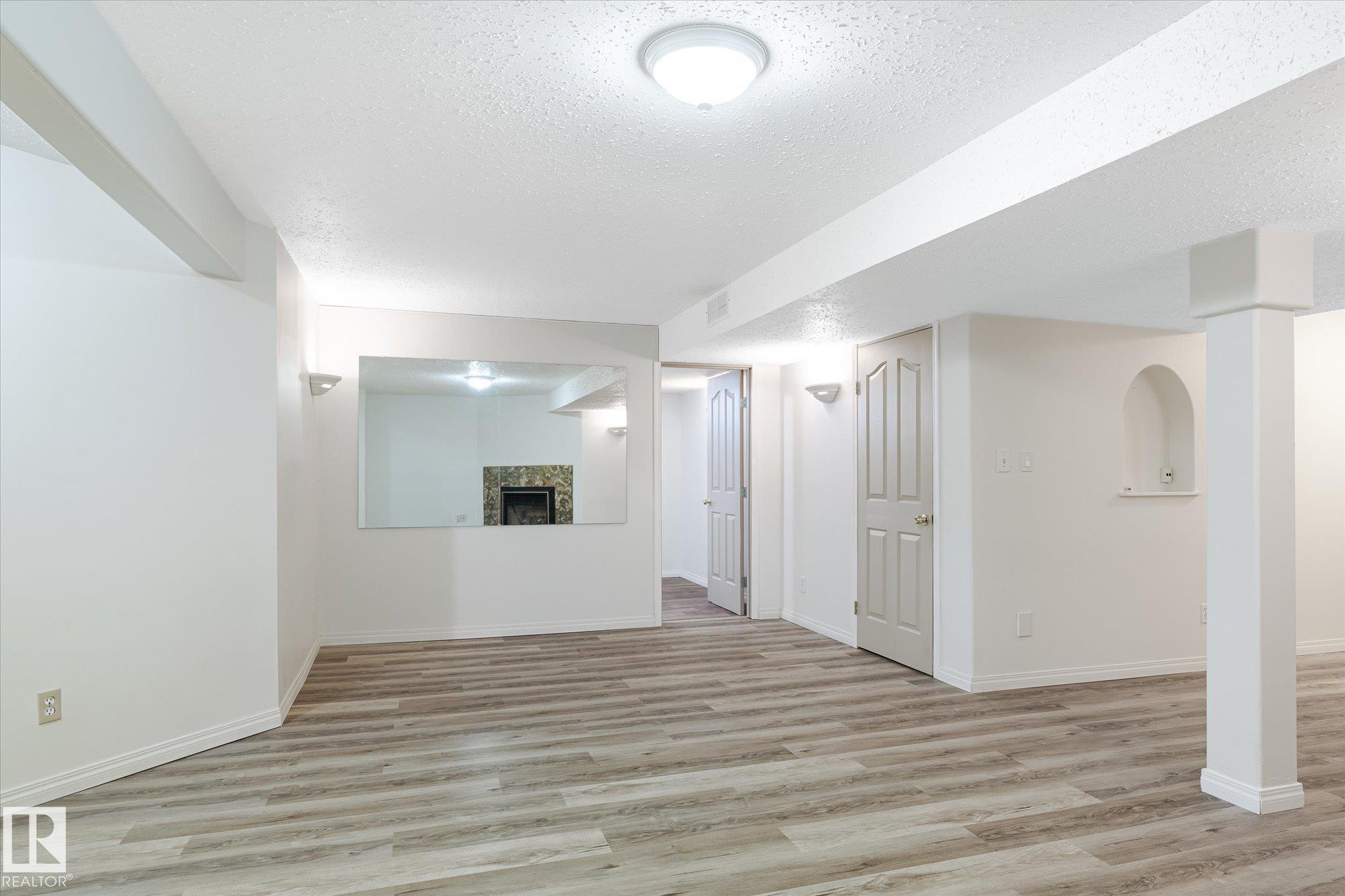 https://zimg.paragon.ice.com/ParagonImages/Property/PM/RAE/225399700/33/0/0/4a2bfce415a8848907d091fb2c570383/1/d355ec603b79db7299fb2701b528f474/225399700-2EE5E843-08E5-4BF6-A103-DBE7E16A5F5D.JPG