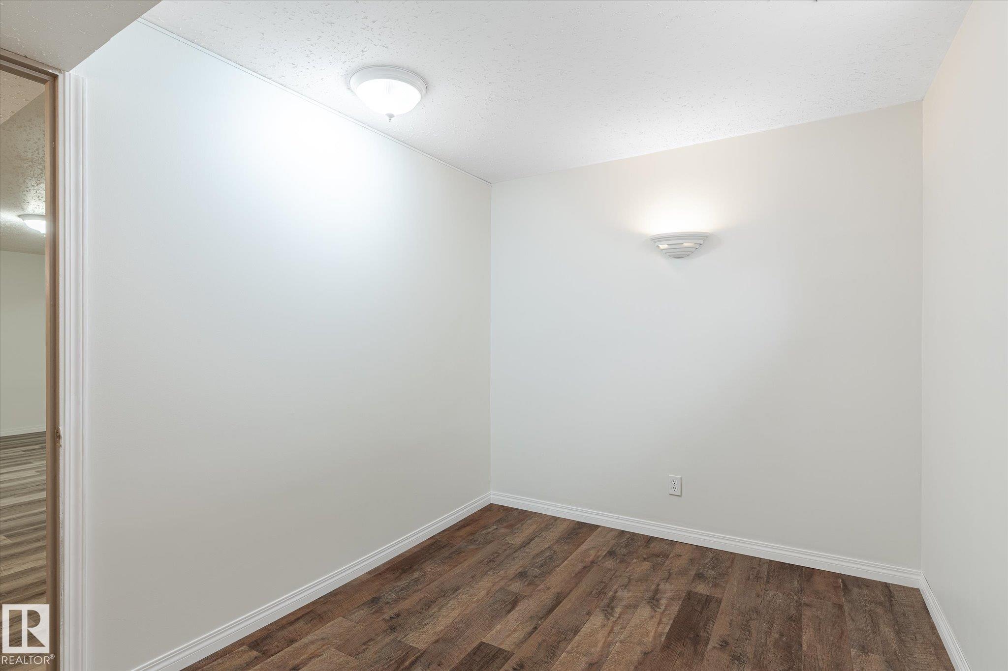 https://zimg.paragon.ice.com/ParagonImages/Property/PM/RAE/225399700/34/0/0/3992acb1d3ad691fe0d0cff38fb2545c/1/d355ec603b79db7299fb2701b528f474/225399700-79D116C9-3402-49B7-8F07-97967CE4DDF9.JPG