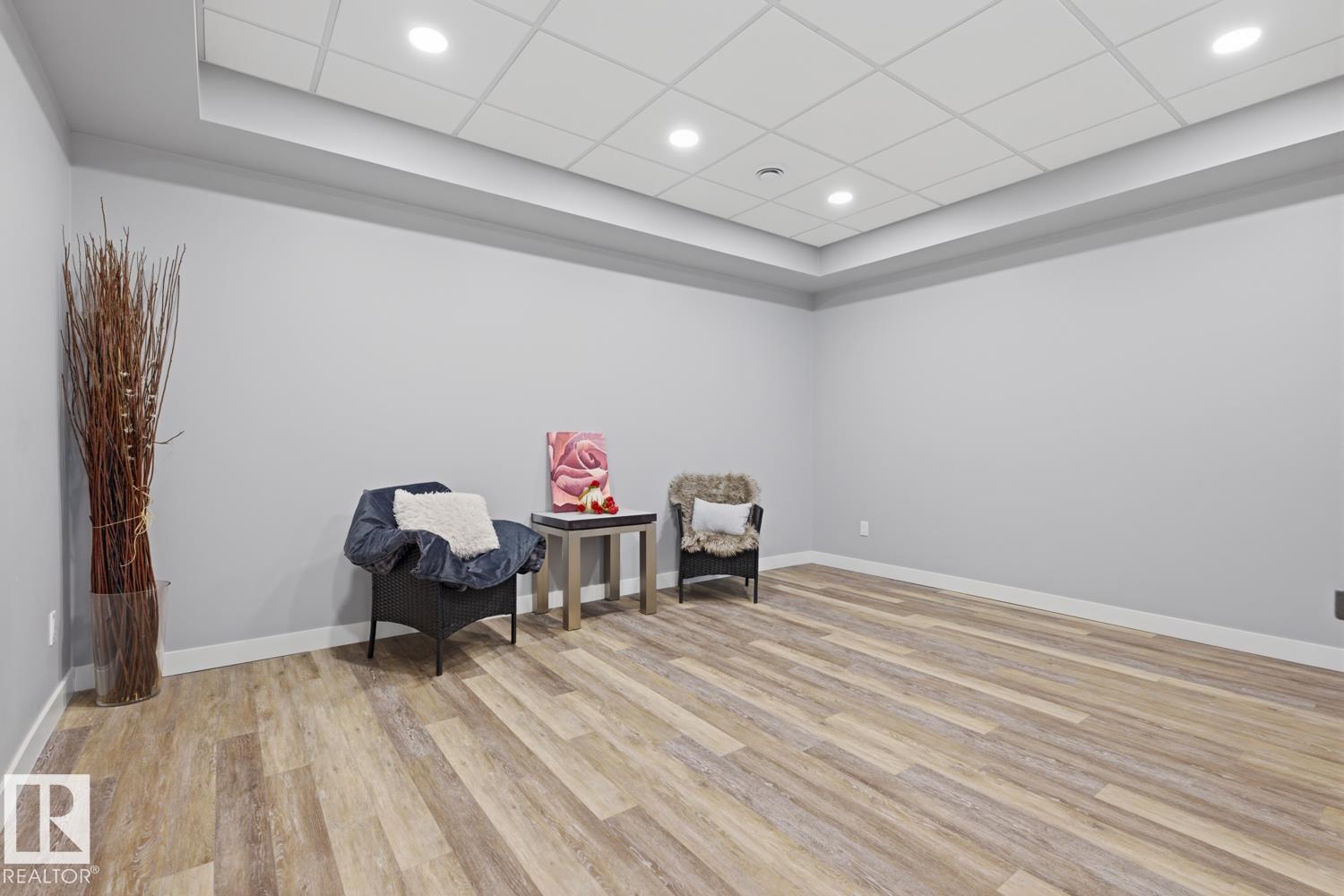 https://zimg.paragon.ice.com/ParagonImages/Property/PM/RAE/225399711/50/0/0/2c21031d3ef82a669619dab4c5e44ab1/1/68b18f9ad5fff670f3f8e7ade685bdad/225399711-EFEE933A-98DA-4AE5-99F9-2B8FFB7FF3EF.JPG