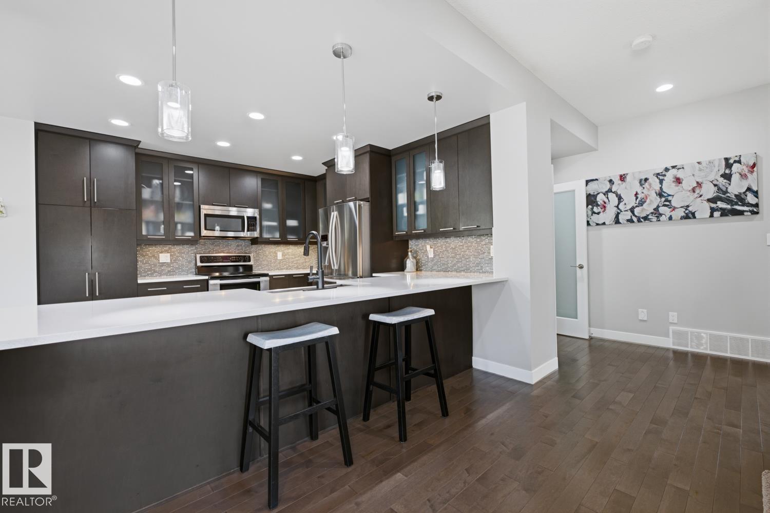 https://zimg.paragon.ice.com/ParagonImages/Property/PM/RAE/225399711/6/0/0/d69f992a72a27ac24055700c2ea34214/1/68b18f9ad5fff670f3f8e7ade685bdad/225399711-106A2D06-F728-4F7B-ACE5-699A843DFBDD.JPG