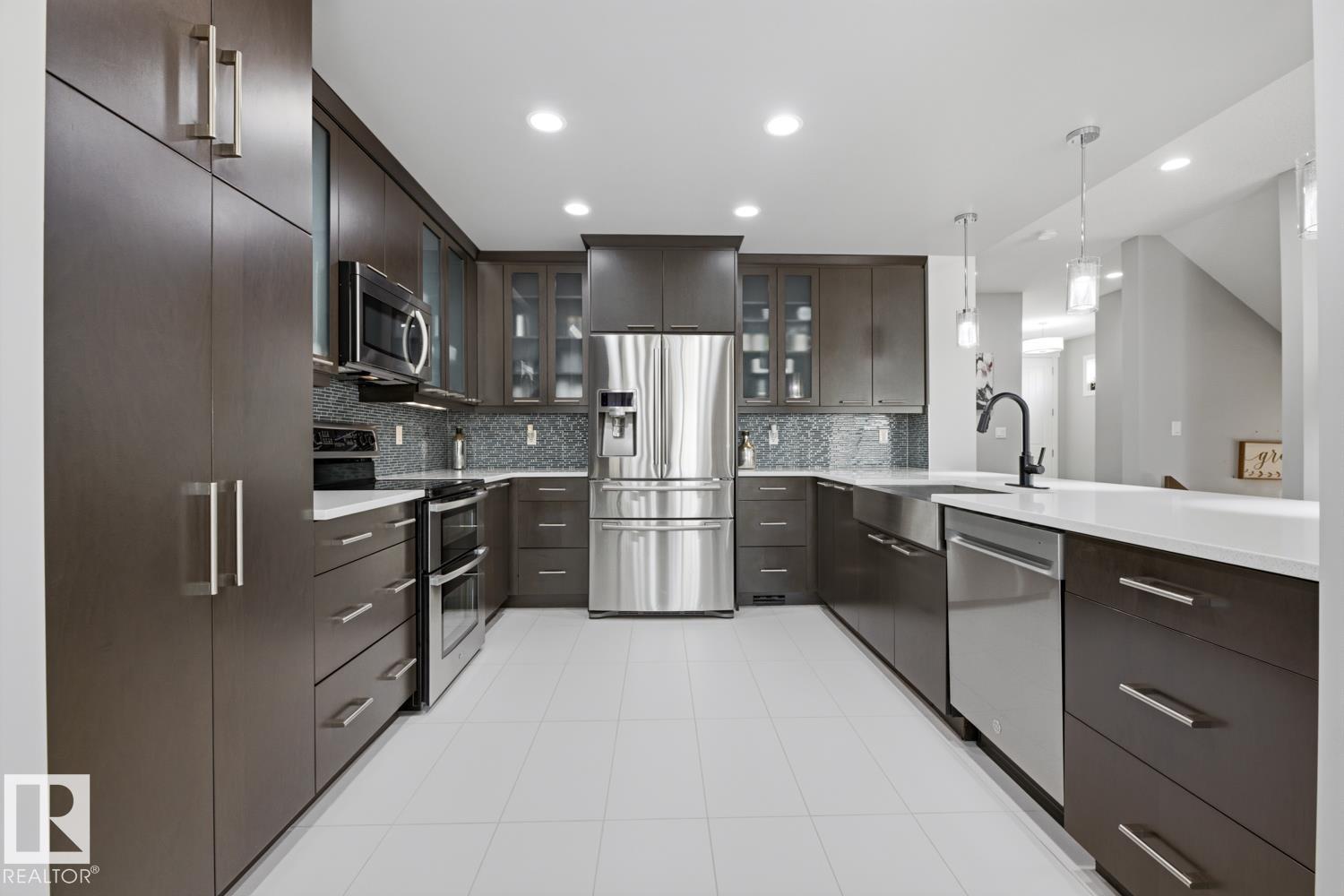 https://zimg.paragon.ice.com/ParagonImages/Property/PM/RAE/225399711/8/0/0/50085b2809206f61fac30e43eeb56522/1/68b18f9ad5fff670f3f8e7ade685bdad/225399711-D7A959F7-B5DF-42E3-90CD-5373CE080679.JPG