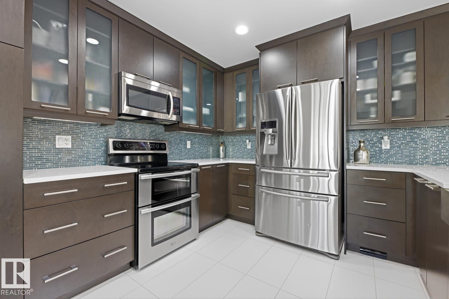 https://zimg.paragon.ice.com/ParagonImages/Property/PM/RAE/225399711/9/0/0/e3ac11d10d53eecead72d7aa635c2285/1/68b18f9ad5fff670f3f8e7ade685bdad/225399711-0010E2C4-52D8-47E9-A955-3644BB851637.JPG