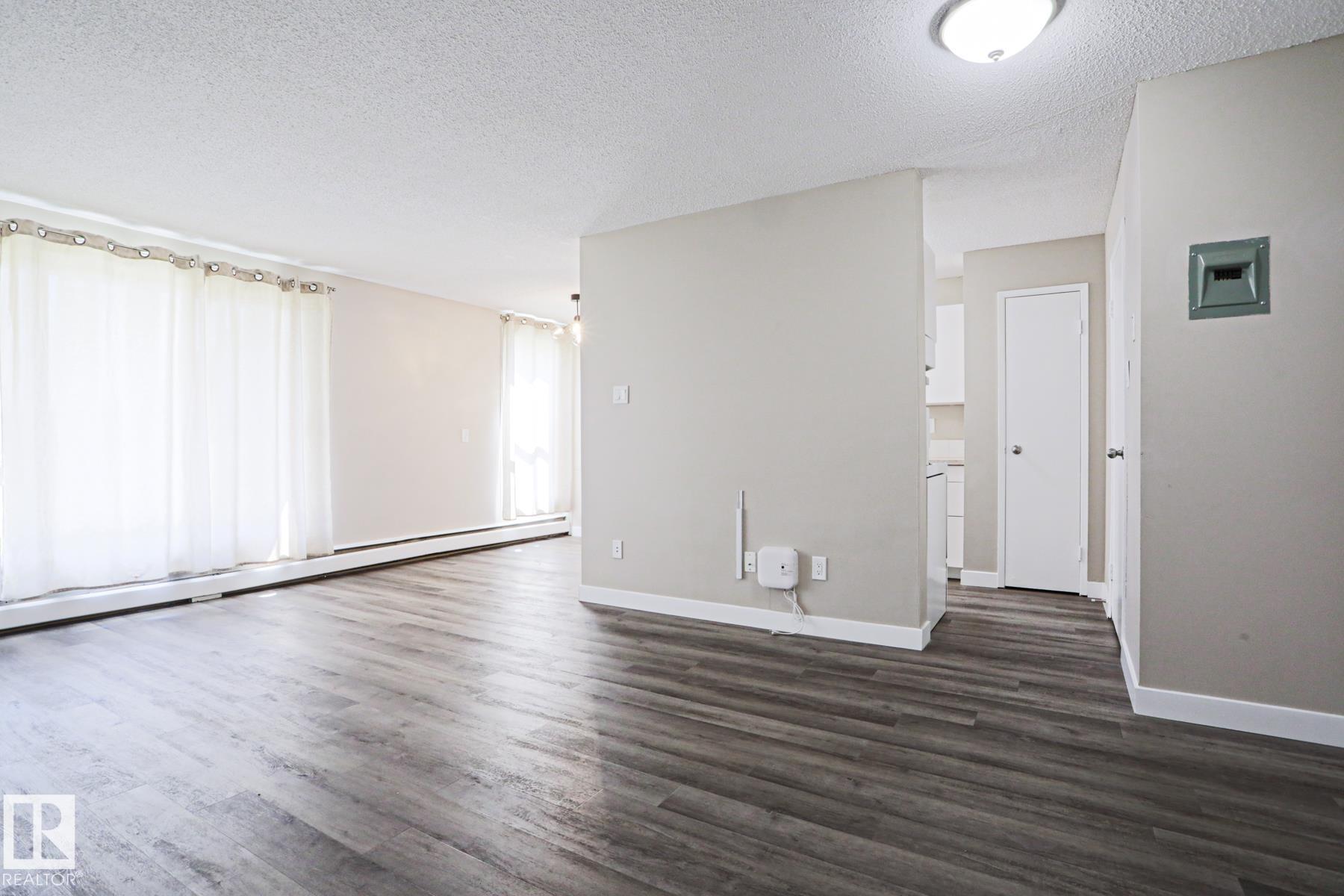 https://zimg.paragon.ice.com/ParagonImages/Property/PM/RAE/225399733/10/0/0/c12272378a66eae58ec36003e6498c87/1/bc92c15d40b458243ba4f9e2c1a4b76c/225399733-d27323d2-5819-4566-83c5-e773746d5eca.JPG