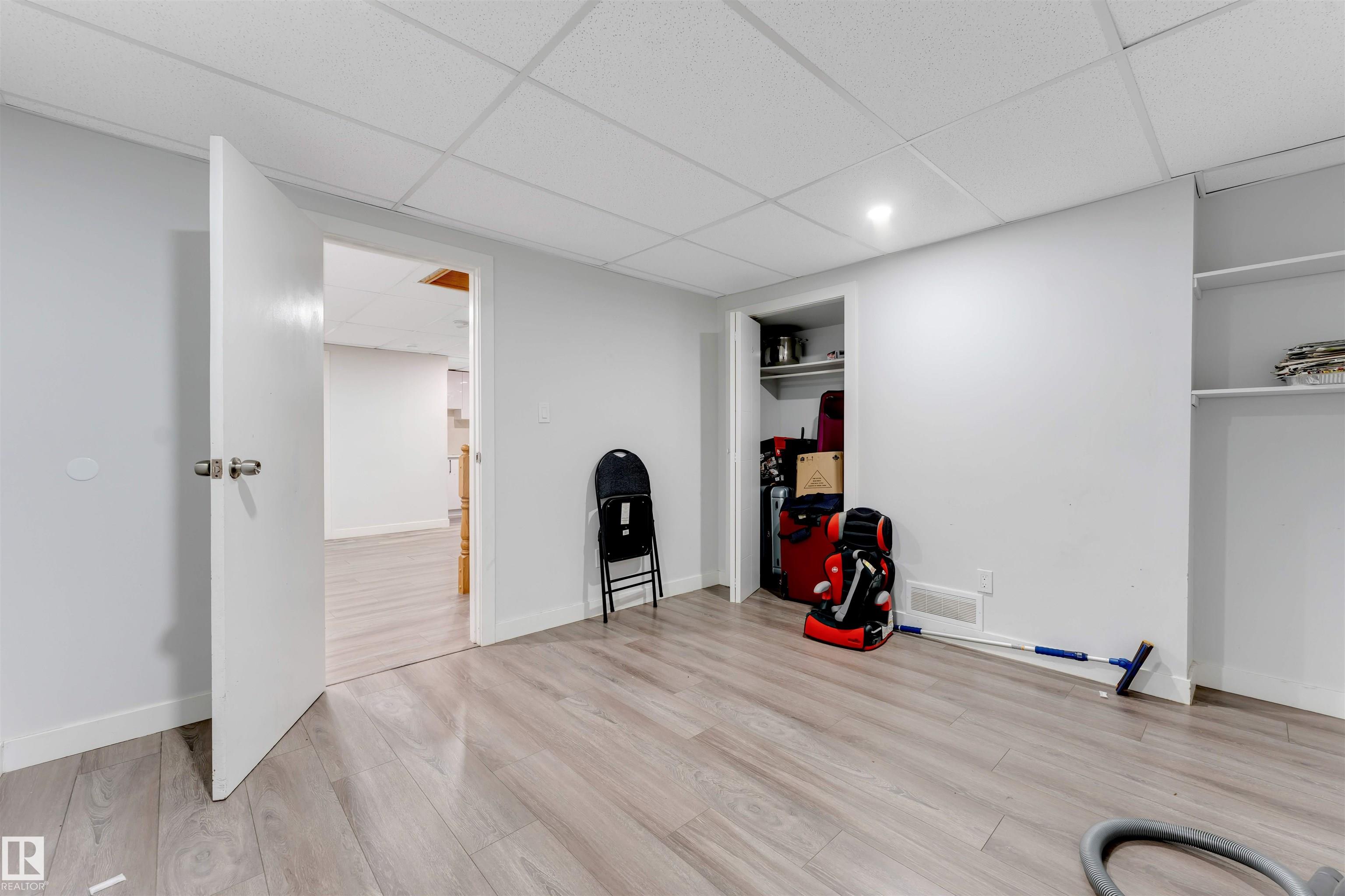 https://zimg.paragon.ice.com/ParagonImages/Property/PM/RAE/225399739/51/0/0/4aaf2925a94c6cd539d8f49a8e4f11f6/1/9e415f8e35bc39f9846901da8f04db73/225399739-b5d77394-03ae-45e5-b021-5ce2dff4d5af.JPG