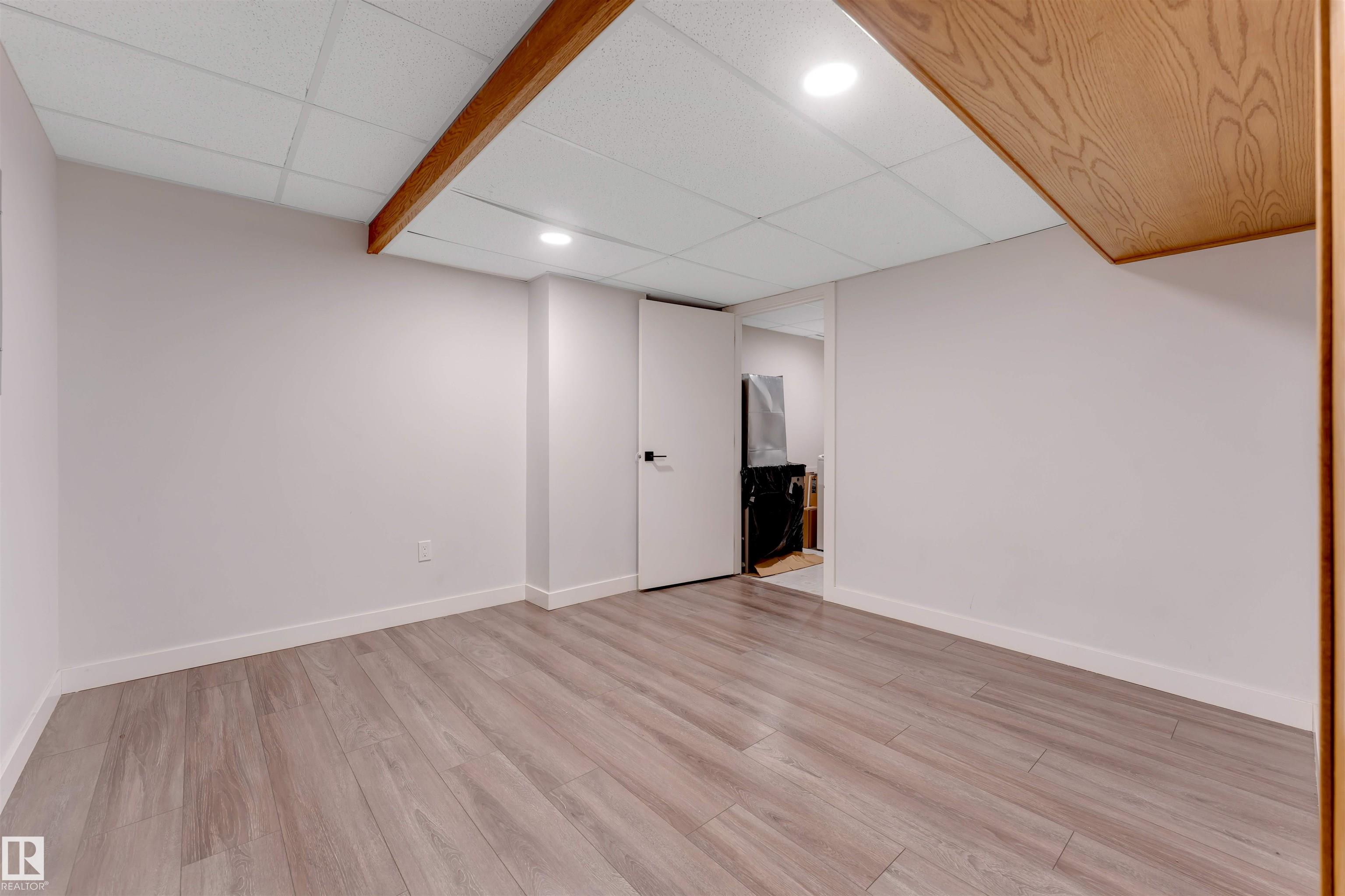 https://zimg.paragon.ice.com/ParagonImages/Property/PM/RAE/225399739/54/0/0/eca4d9cd2d77d5f054d1fbba811ba690/1/9e415f8e35bc39f9846901da8f04db73/225399739-ad960206-c29f-4f3f-b87b-d28e6b60da84.JPG