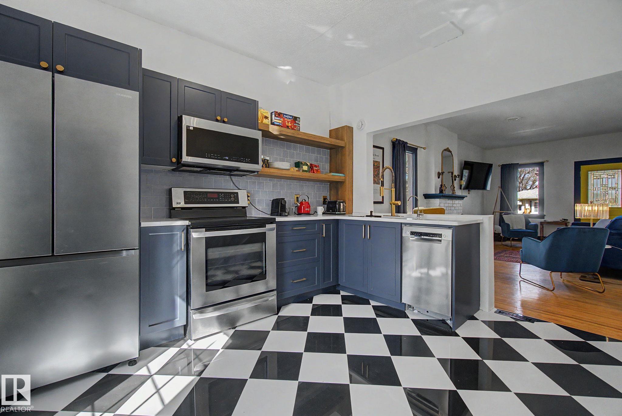 https://zimg.paragon.ice.com/ParagonImages/Property/PM/RAE/225399740/14/0/0/c655856ddbf79bd32bed834ebd1d3516/1/2c6e79ccc8a61f4a02d5d43f73a108b2/225399740-e7b55819-d9ac-42c3-b68c-0acbfb7c54b6.JPG