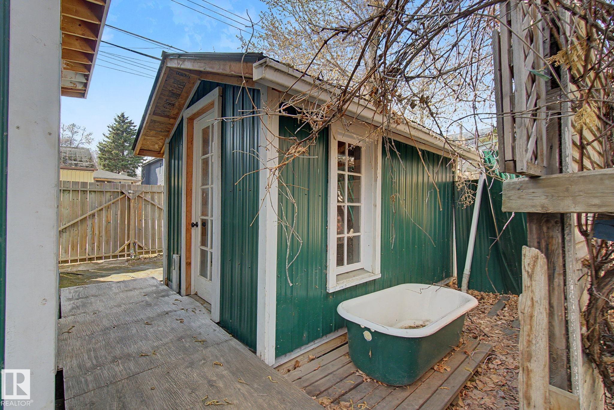 https://zimg.paragon.ice.com/ParagonImages/Property/PM/RAE/225399740/48/0/0/20a2d532fc914d0ff5d61a3168f936d2/1/2c6e79ccc8a61f4a02d5d43f73a108b2/225399740-67da00a8-1c82-4982-964d-f9b6ee5ad0de.JPG