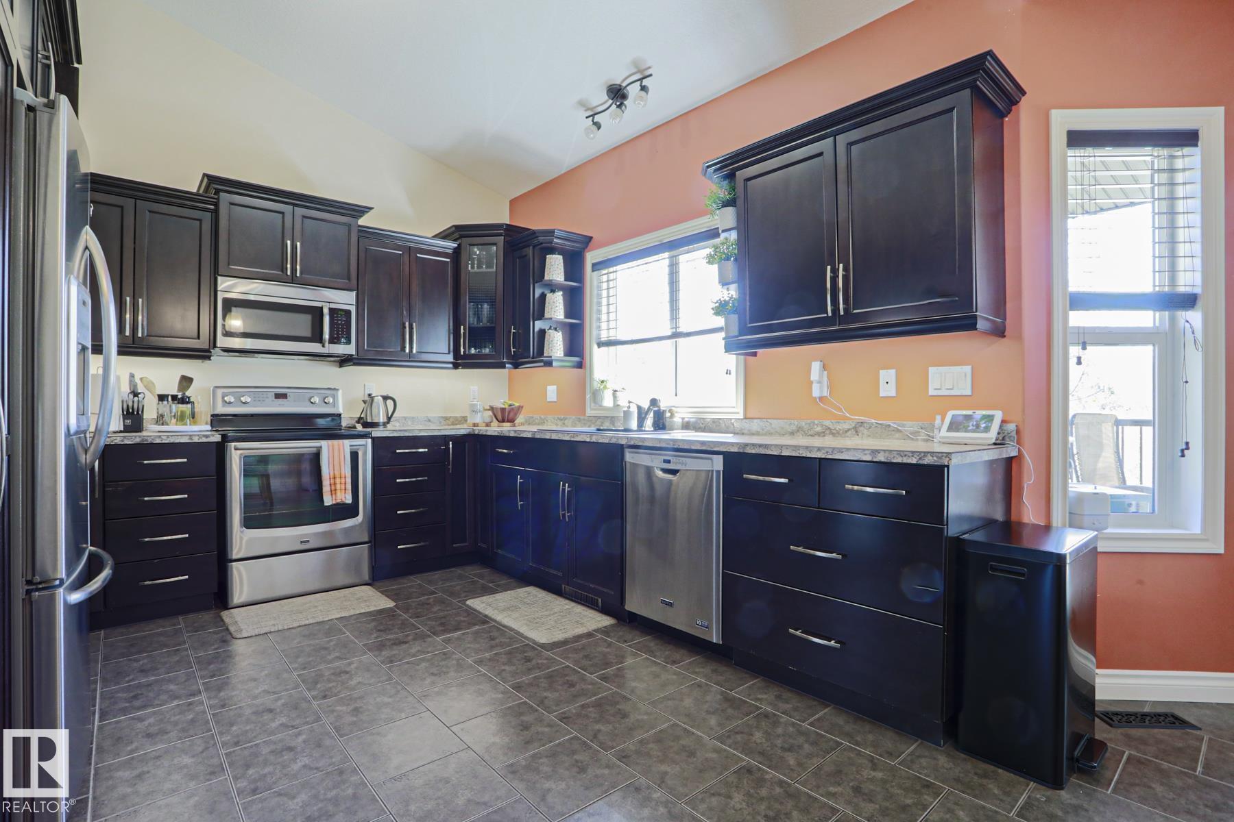 737 Lakeside Drive, Spring Lake, Rural Parkland County