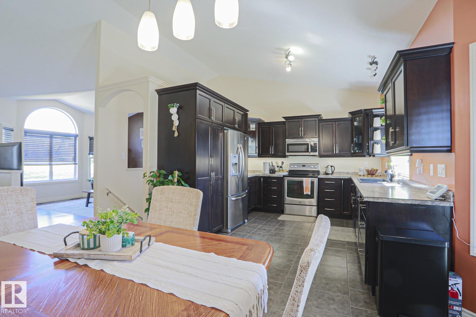 Photo 9 at 737 Lakeside Drive, Spring Lake, Rural Parkland County