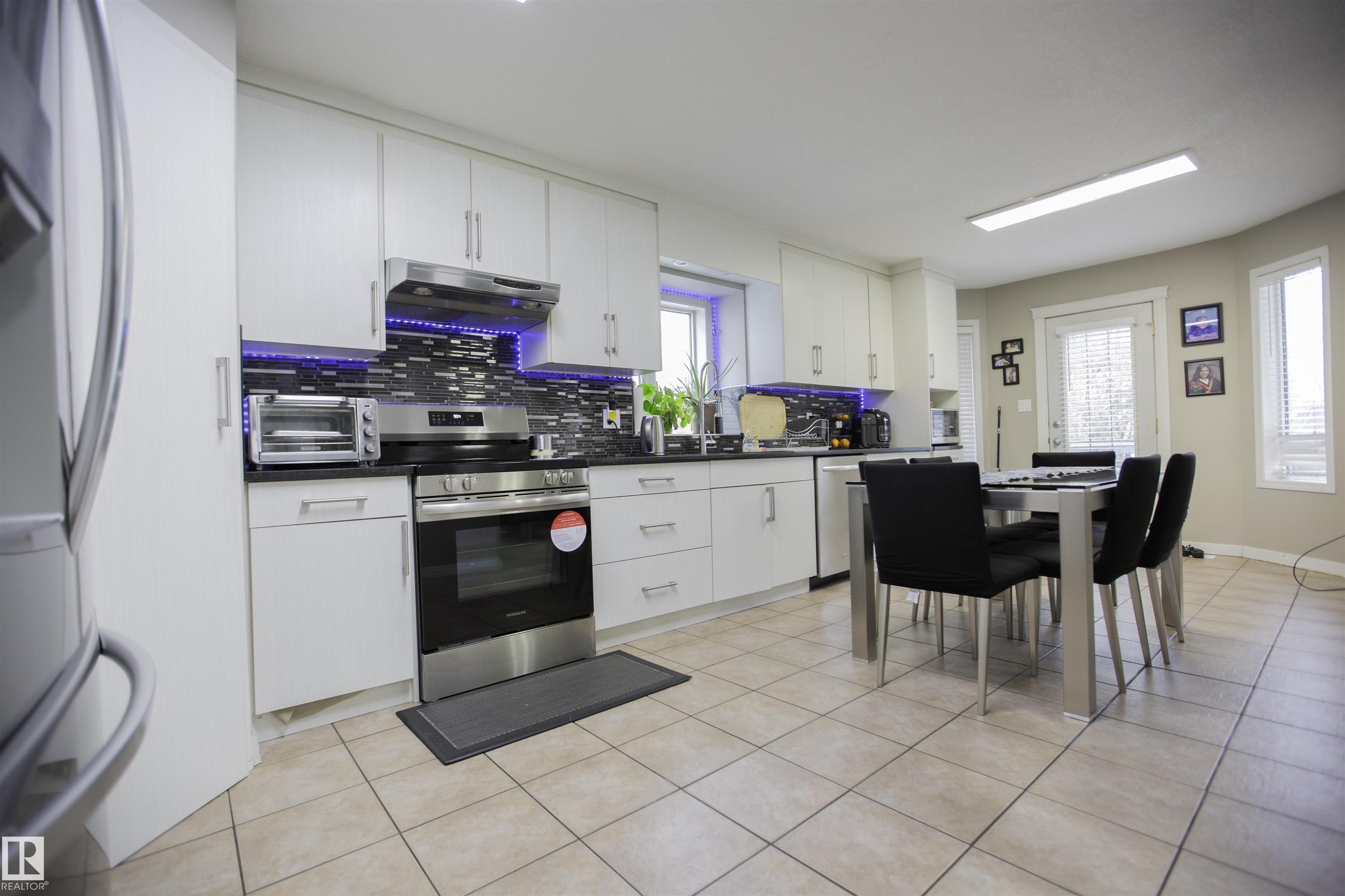 Photo 8 at 2817 40a Avenue NW, Larkspur, Edmonton