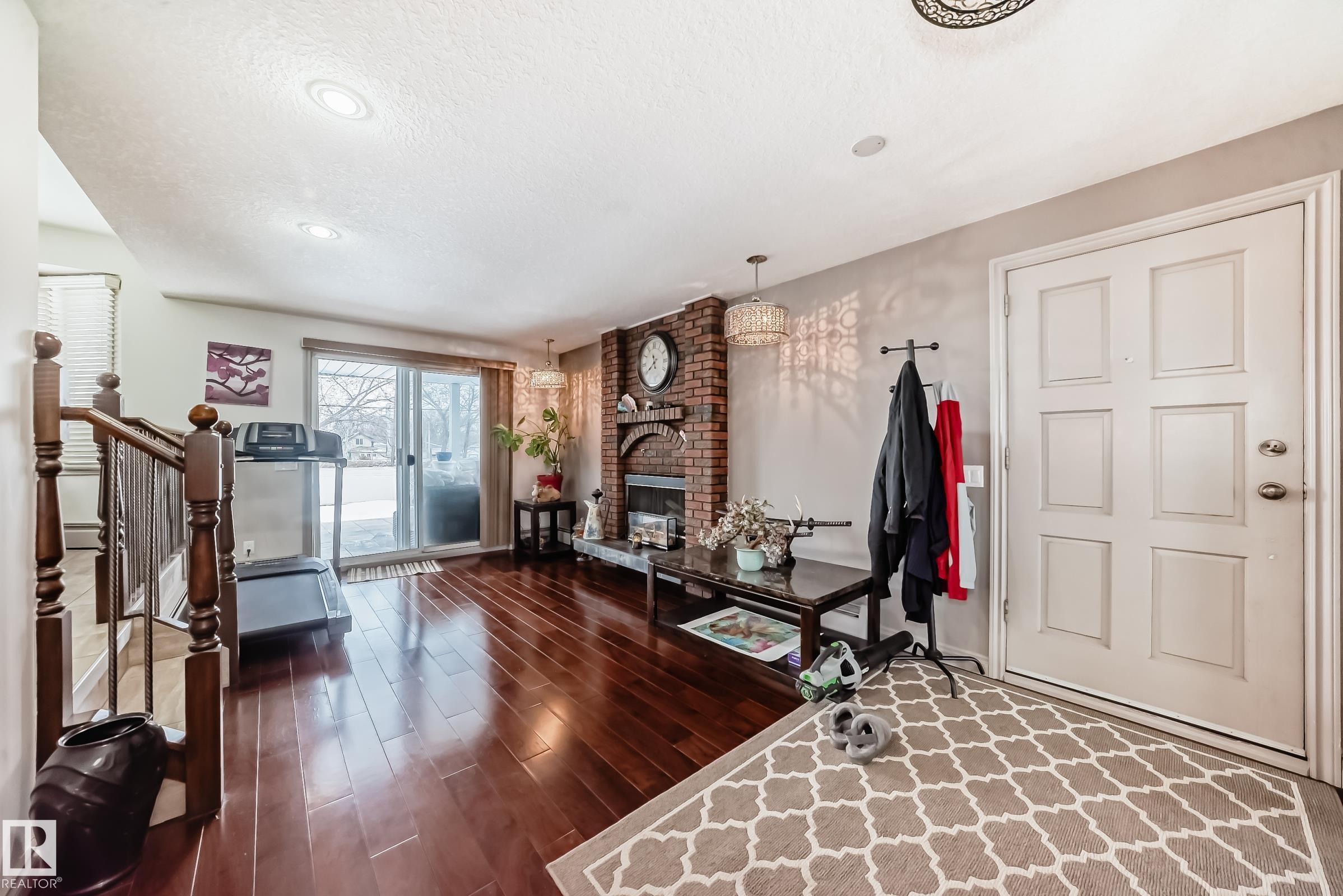 https://zimg.paragon.ice.com/ParagonImages/Property/PM/RAE/225399764/22/0/0/745bf7d9beb03b91a4486c360c384bfa/1/41e37209b85246c9a9376ea35a6c2706/225399764-00A7E3CC-49AF-4BB7-BD2F-6BA7A4832B1A.JPG