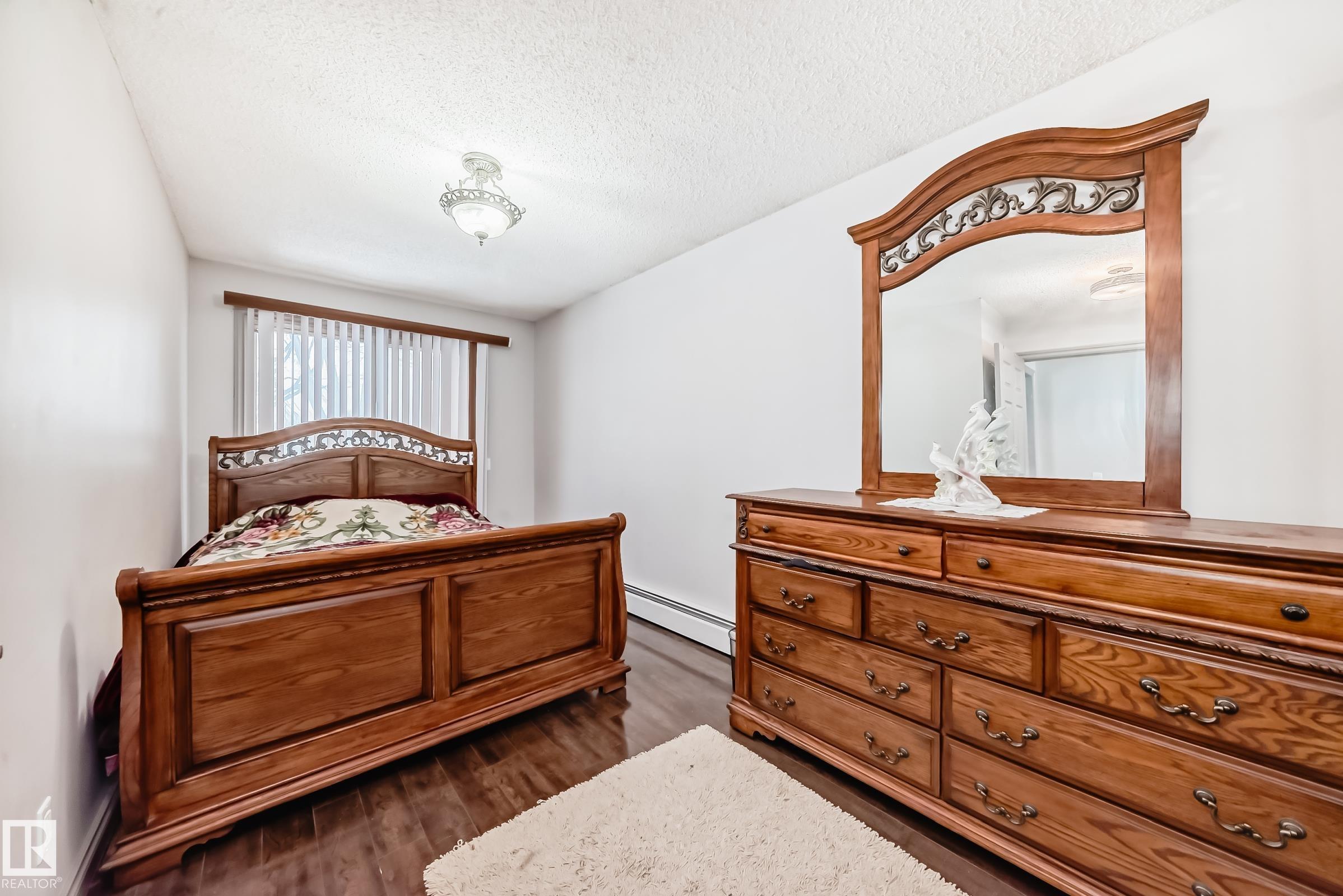 https://zimg.paragon.ice.com/ParagonImages/Property/PM/RAE/225399764/41/0/0/7dd90cae4b585599bc25caa55b14ca22/1/41e37209b85246c9a9376ea35a6c2706/225399764-FA4B09B5-B7E2-42A2-A1FB-1A84229975A7.JPG