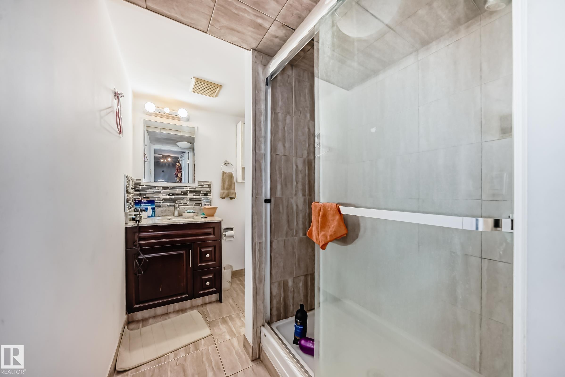 https://zimg.paragon.ice.com/ParagonImages/Property/PM/RAE/225399764/47/0/0/1dfa602813e62cdb445e5c7572c58314/1/41e37209b85246c9a9376ea35a6c2706/225399764-5297F827-DD89-4A2F-B3B3-3FA961D6D288.JPG