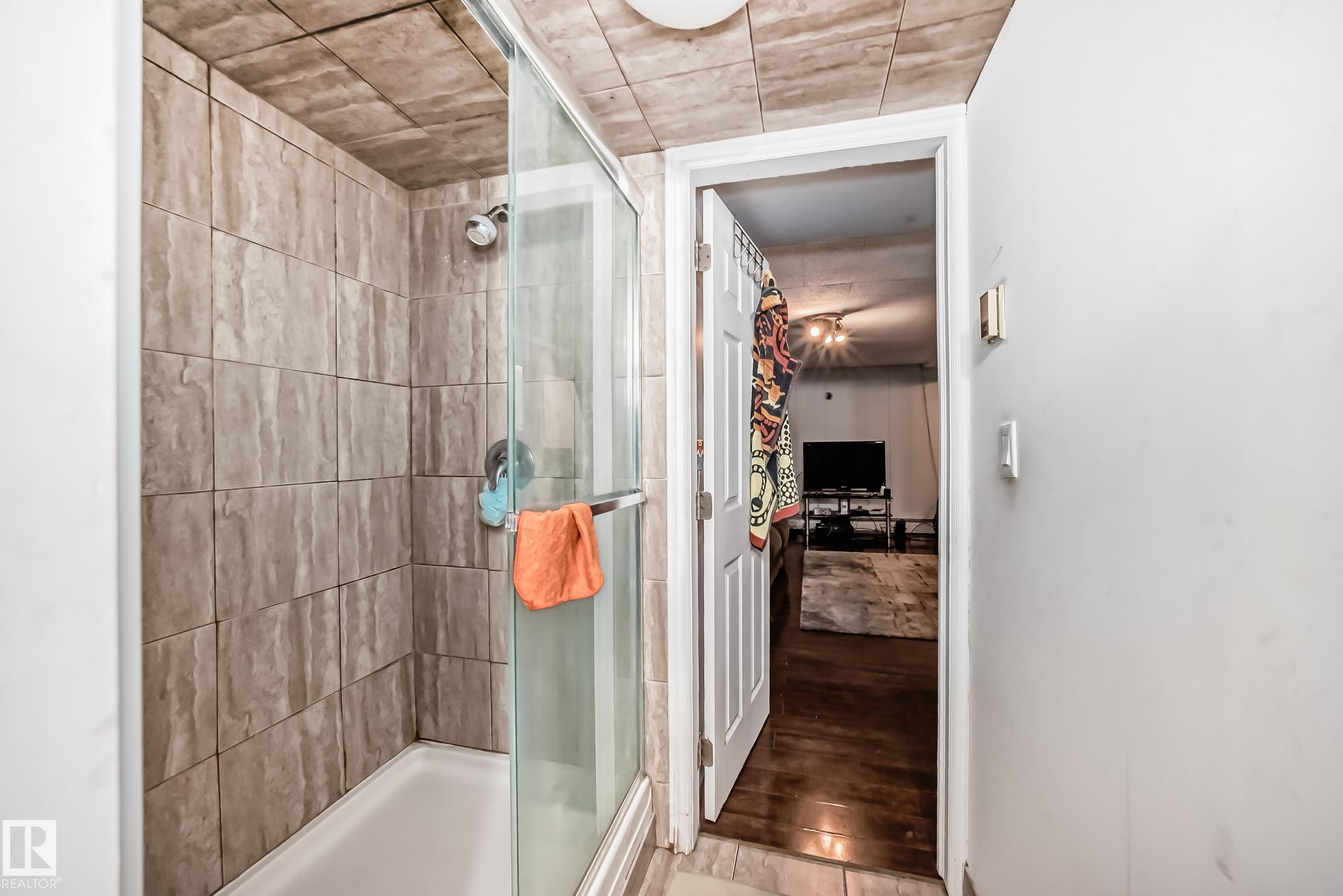 https://zimg.paragon.ice.com/ParagonImages/Property/PM/RAE/225399764/48/0/0/15bdea7c65be01f2722b68da3cb11c78/1/41e37209b85246c9a9376ea35a6c2706/225399764-9245DC8F-C75C-4E17-8ABF-6AC9395CFD65.JPG