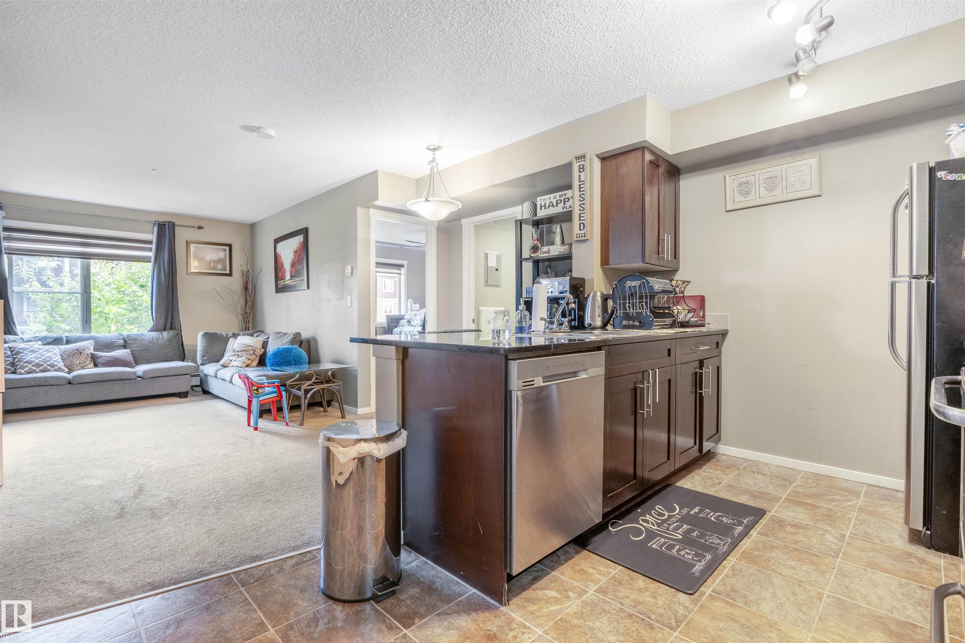 https://zimg.paragon.ice.com/ParagonImages/Property/PM/RAE/225399766/10/0/0/930171b29d782ce5d5f79987c9403a5f/1/9ded39cecdd04cedbd8d35ffb84cd518/225399766-01f869da-fabd-4caf-8b09-46fb4be40a85.JPG