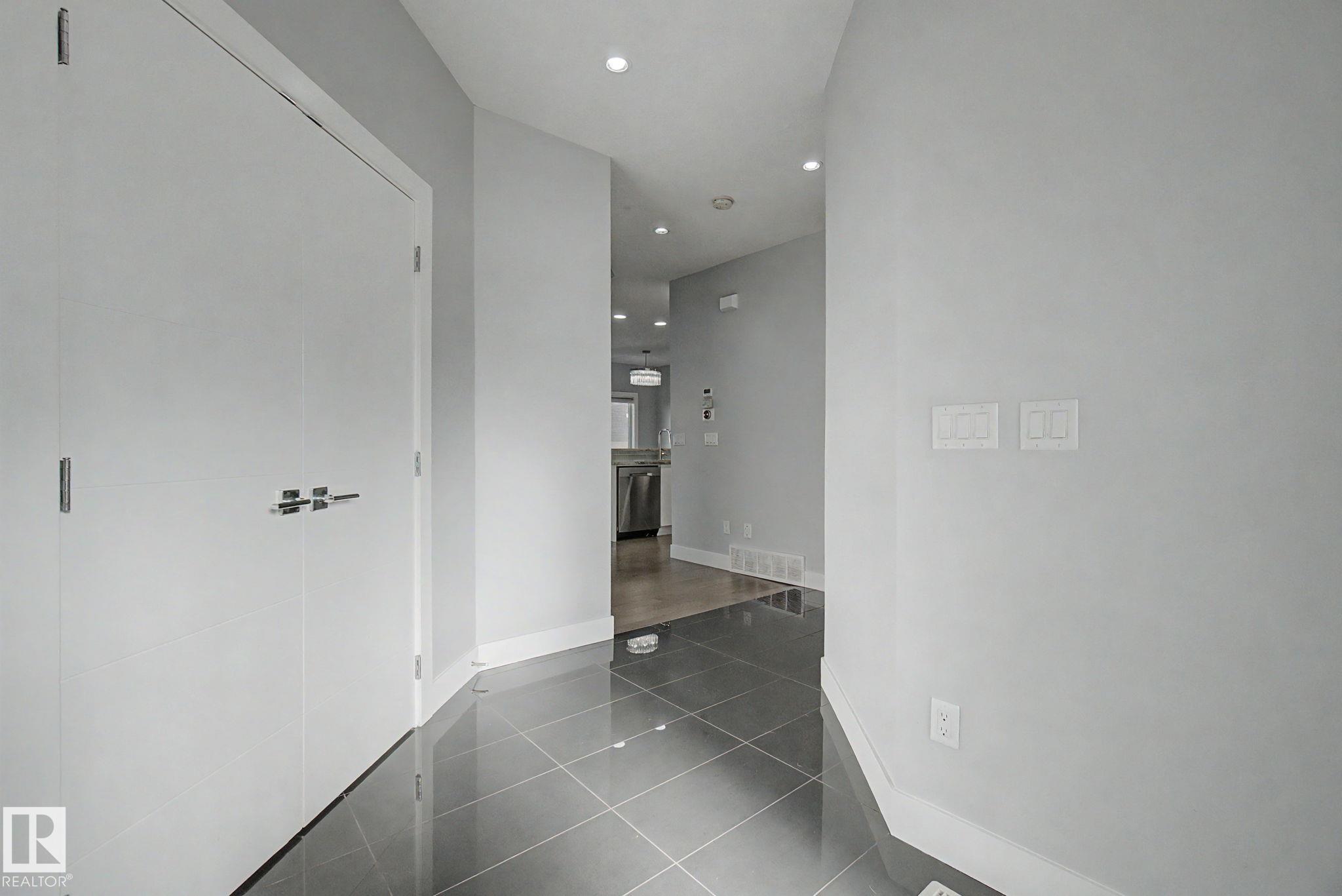 Photo 6 at 635 42 Street SW, Charlesworth, Edmonton