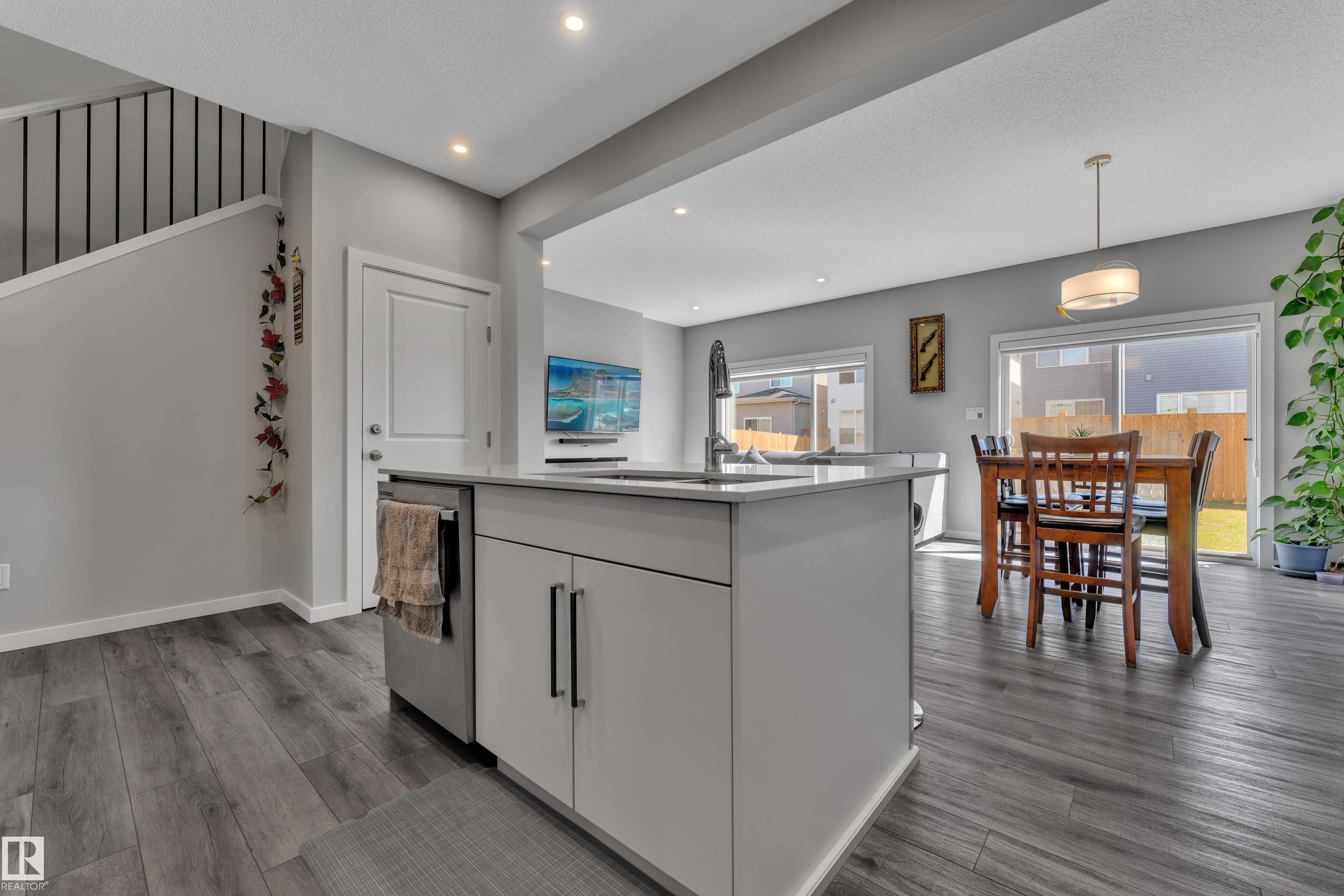 Photo 14 at 319 36 Avenue NW, Maple Crest, Edmonton