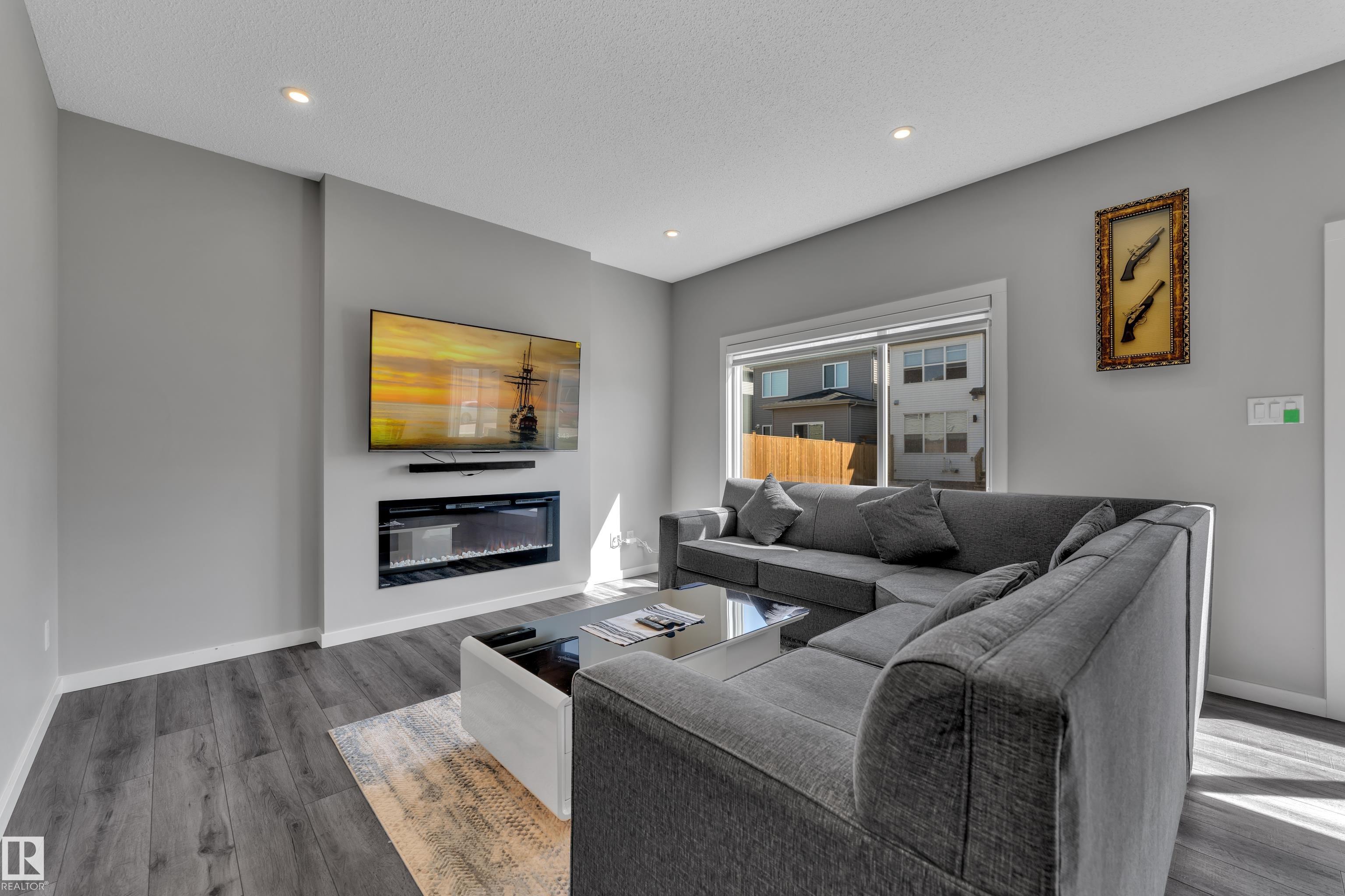 Photo 16 at 319 36 Avenue NW, Maple Crest, Edmonton