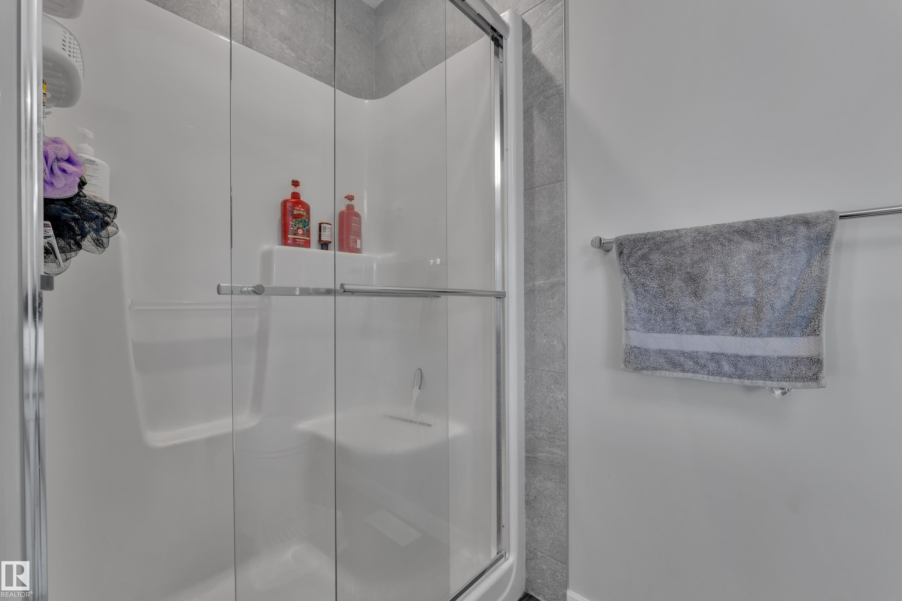 Photo 24 at 319 36 Avenue NW, Maple Crest, Edmonton