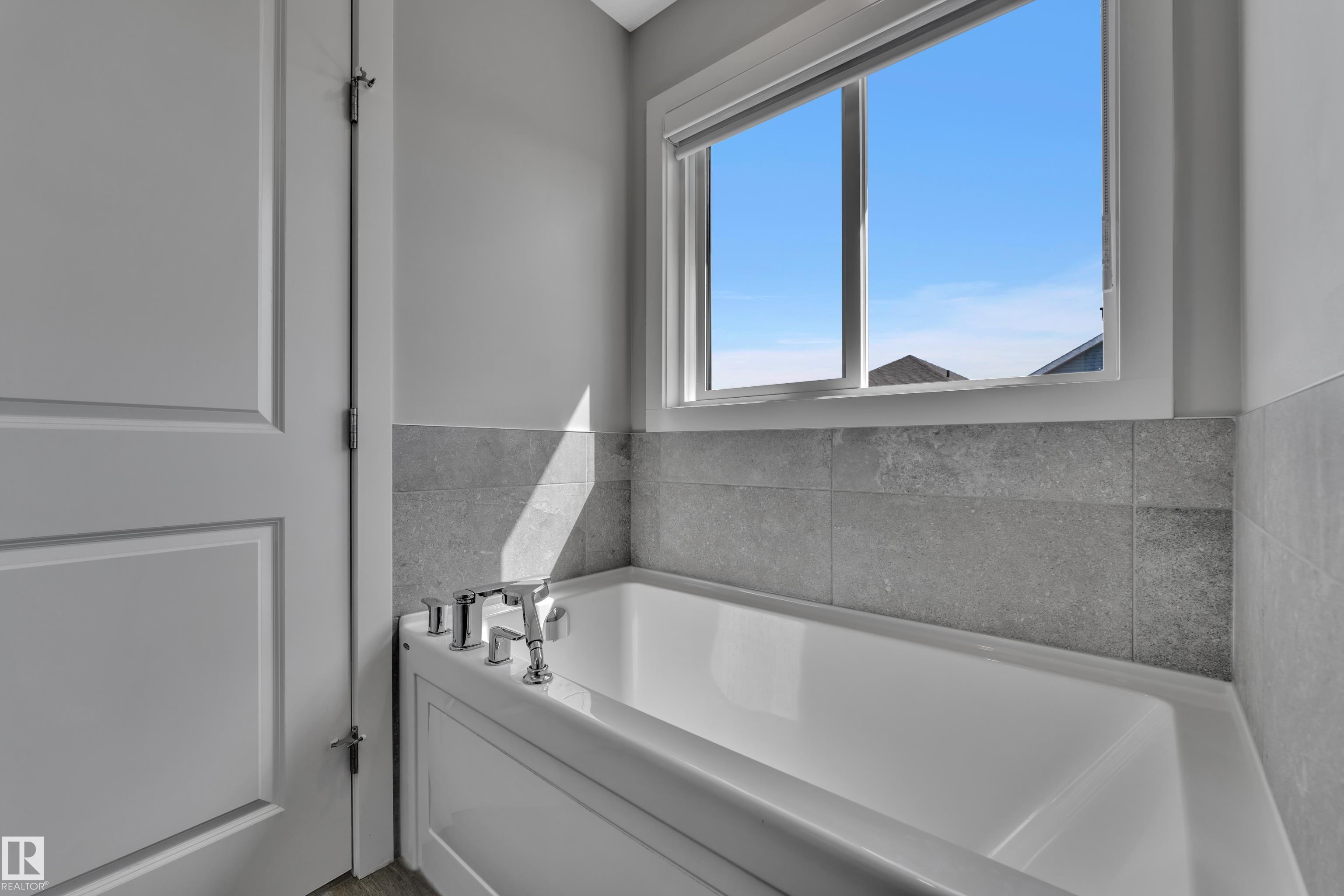 Photo 25 at 319 36 Avenue NW, Maple Crest, Edmonton
