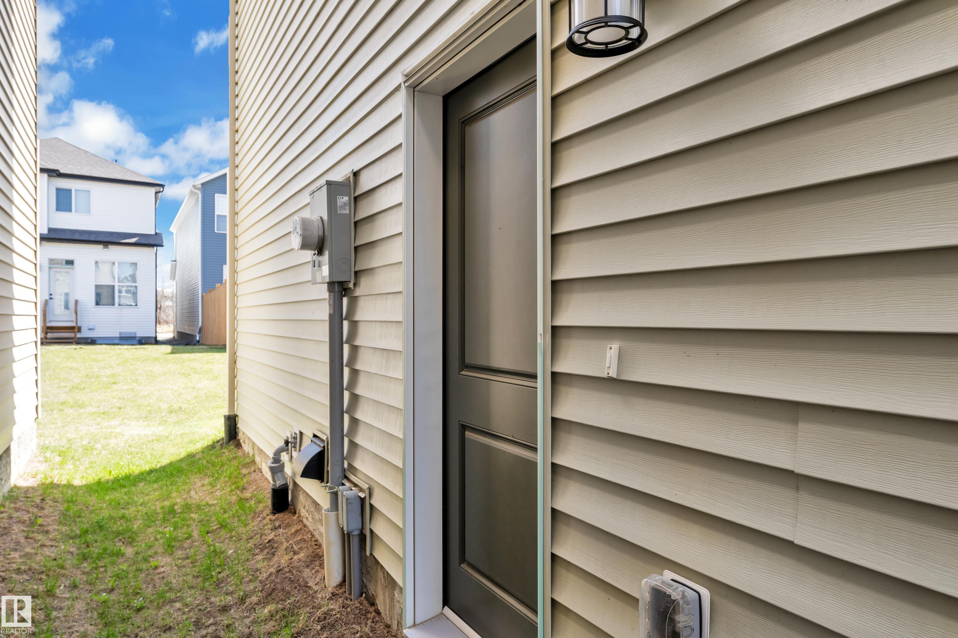Photo 33 at 319 36 Avenue NW, Maple Crest, Edmonton