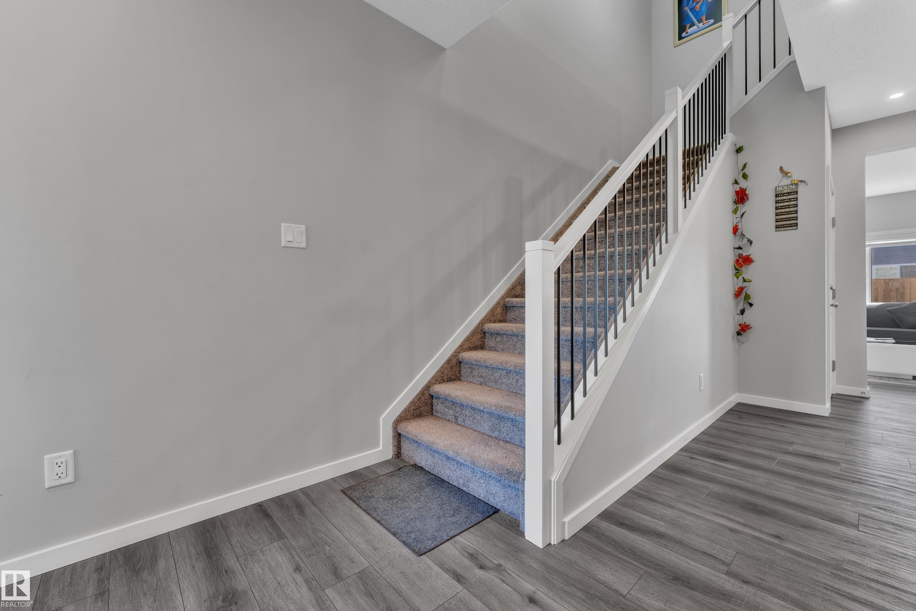 Photo 9 at 319 36 Avenue NW, Maple Crest, Edmonton