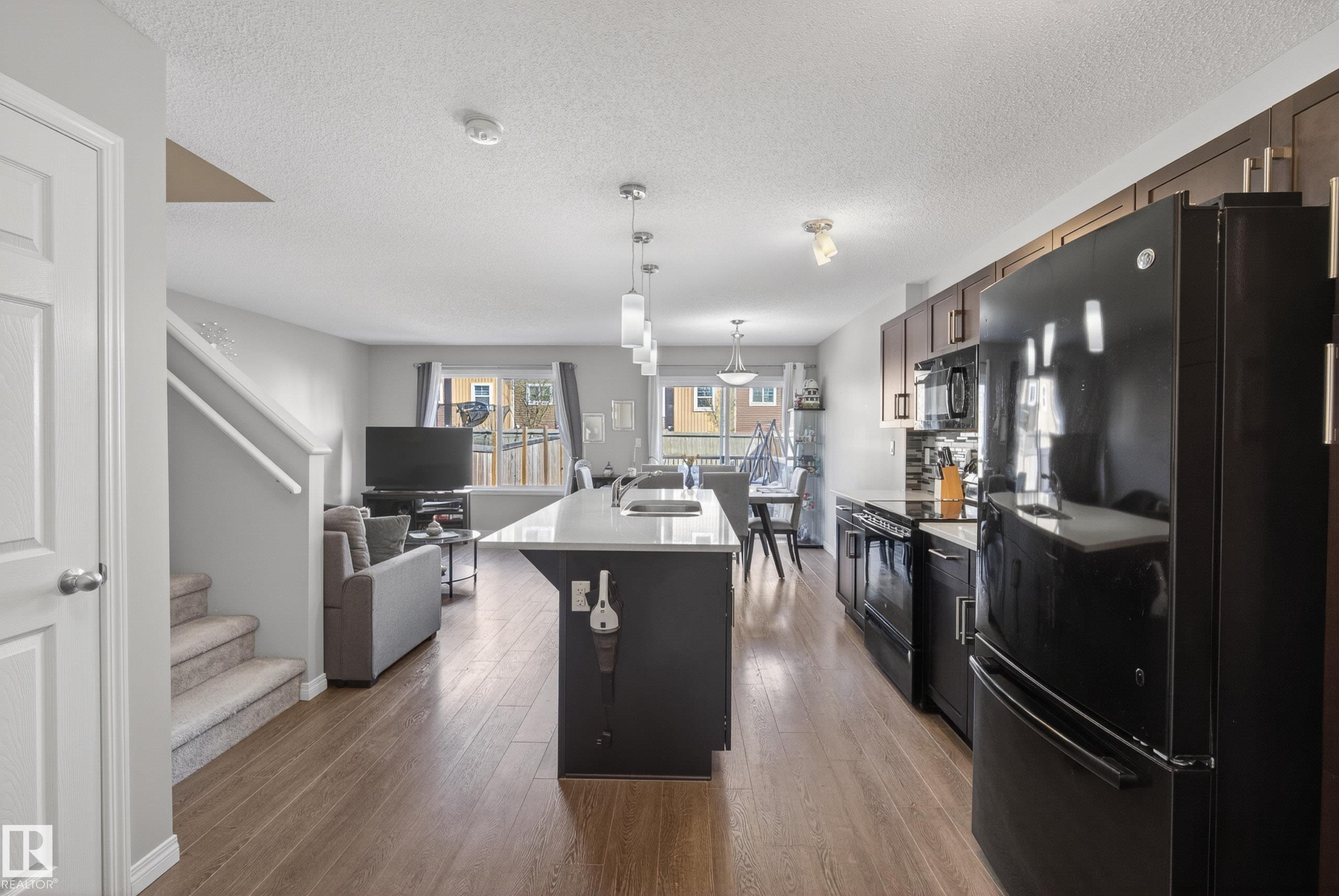 https://zimg.paragon.ice.com/ParagonImages/Property/PM/RAE/225399785/10/0/0/4481ed9ee72fc39a19a303eb97b046f5/1/2c35e455124b1f64ffc05395e19182db/225399785-456c87c4-898f-4450-954d-4981adf3c104.JPG