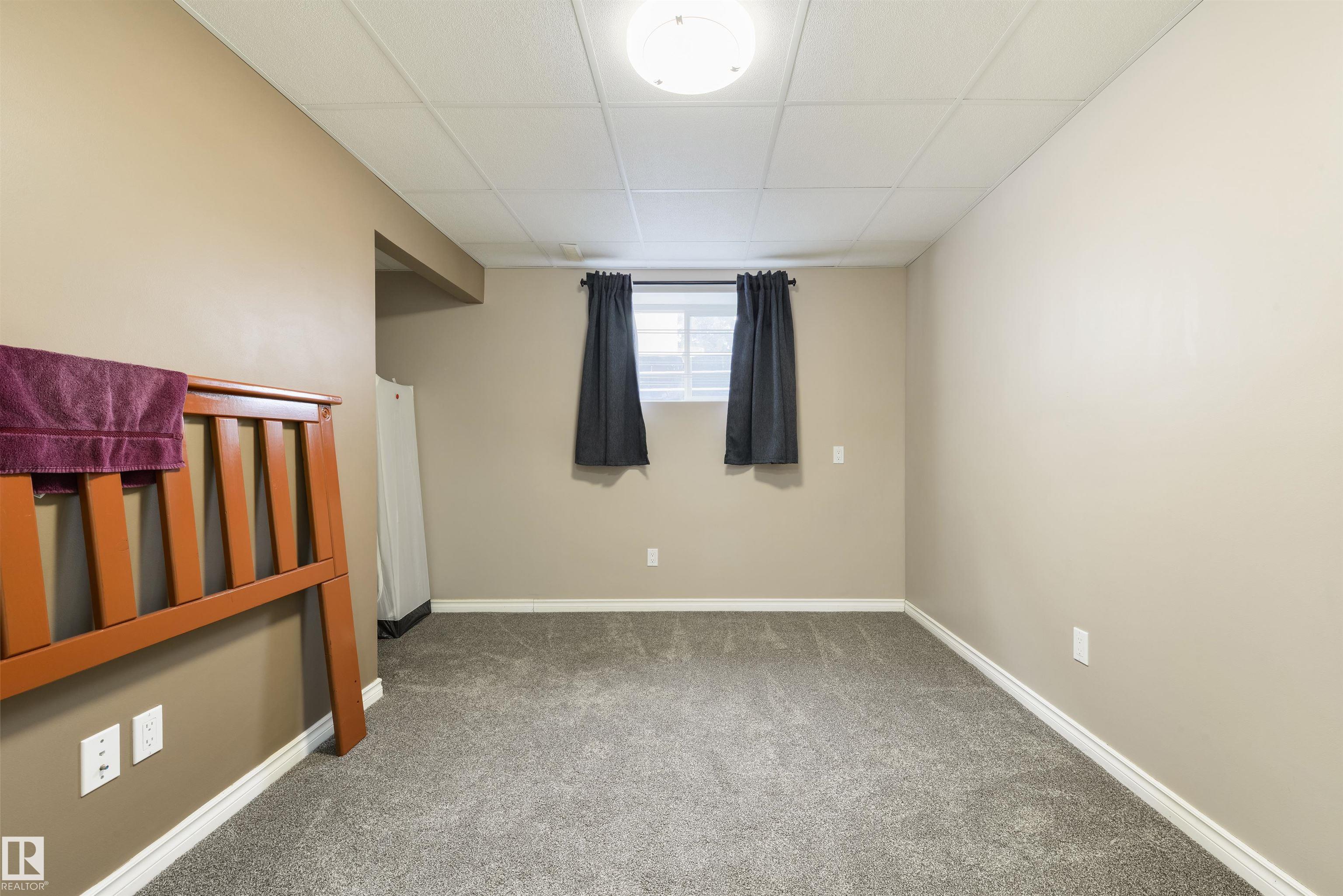 https://zimg.paragon.ice.com/ParagonImages/Property/PM/RAE/225399793/21/0/0/81c302b9afeaca3c84f035e2bad25f66/1/5064838098d146252f58b03f666126e1/225399793-B9F7AD33-1604-4FD9-94FB-1FB18642A4D0.JPG
