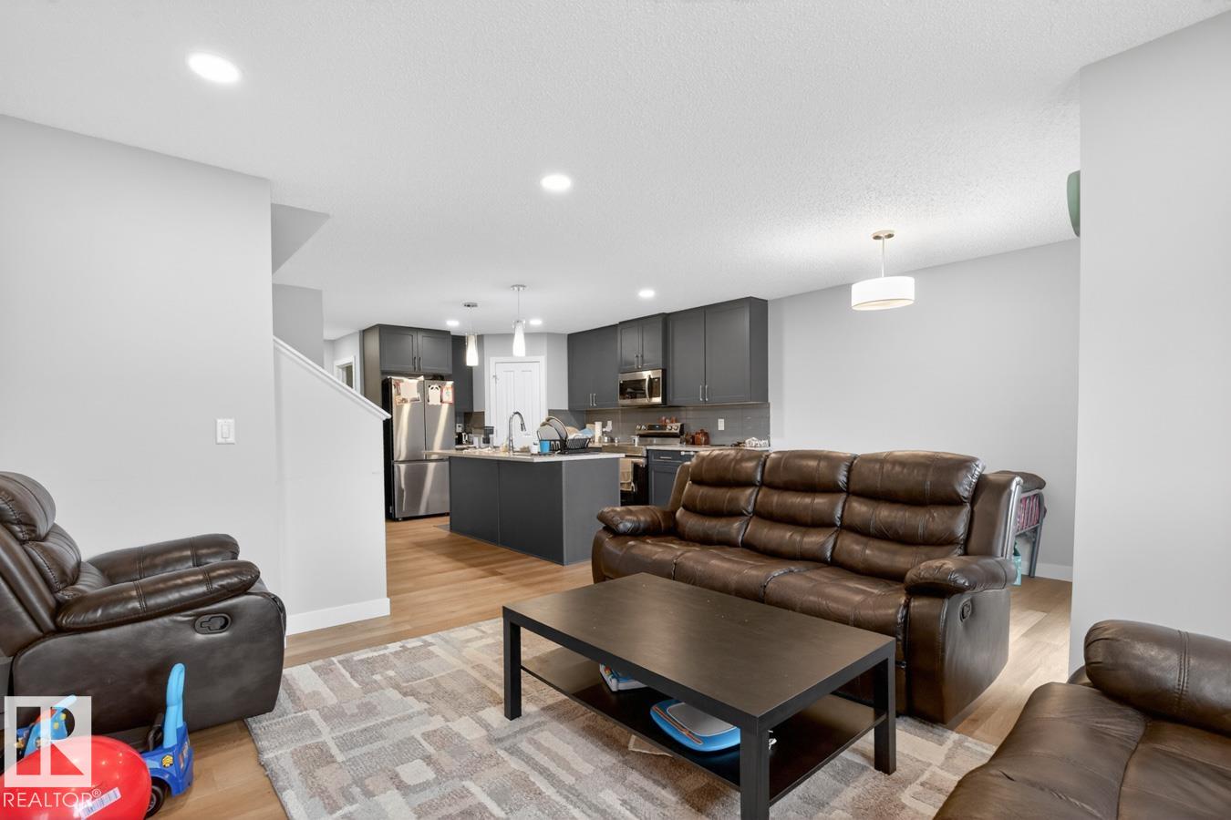 Photo 11 at 3214 9 Street NW, Maple Crest, Edmonton