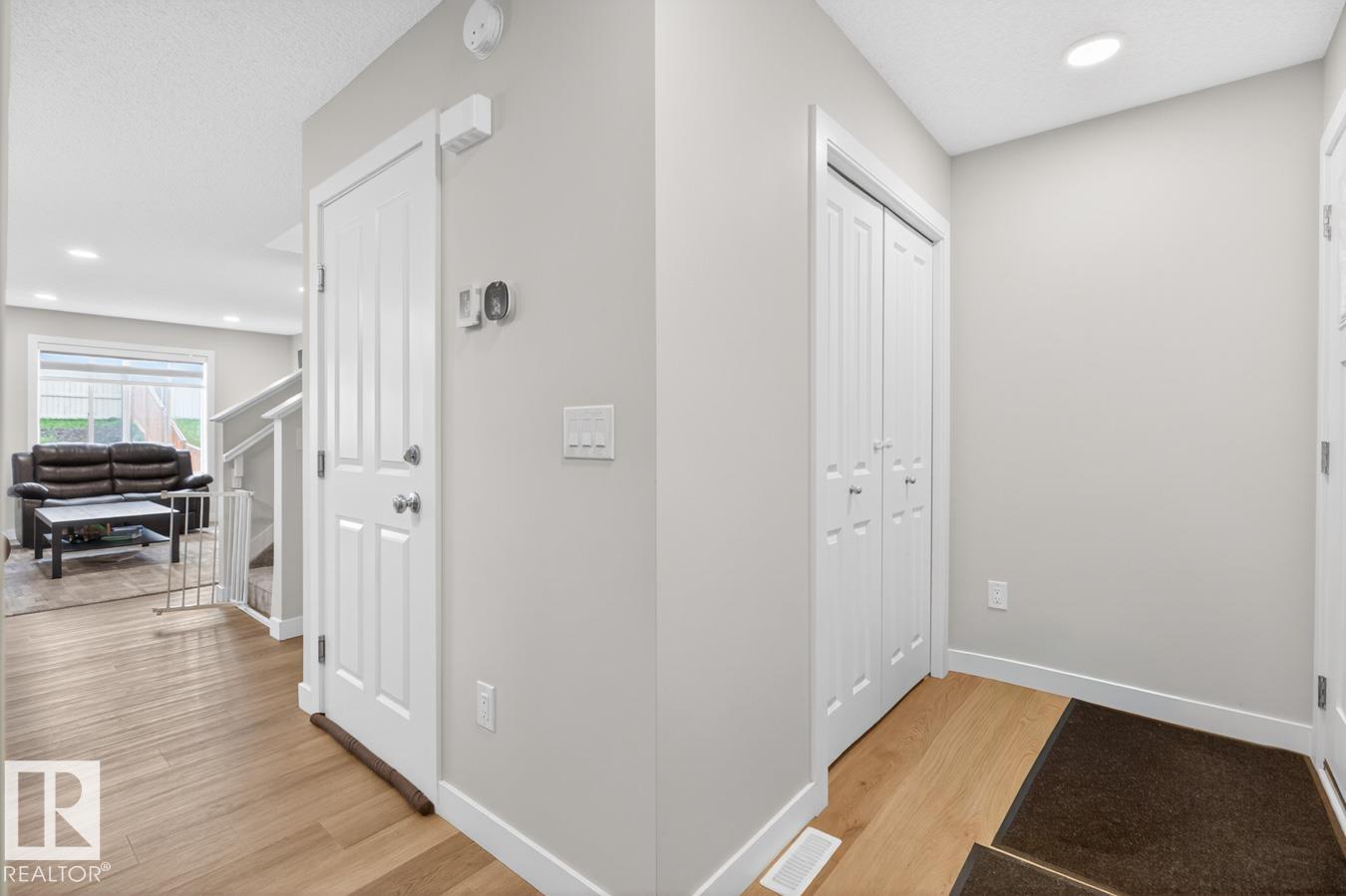 3214 9 Street NW, Maple Crest, Edmonton