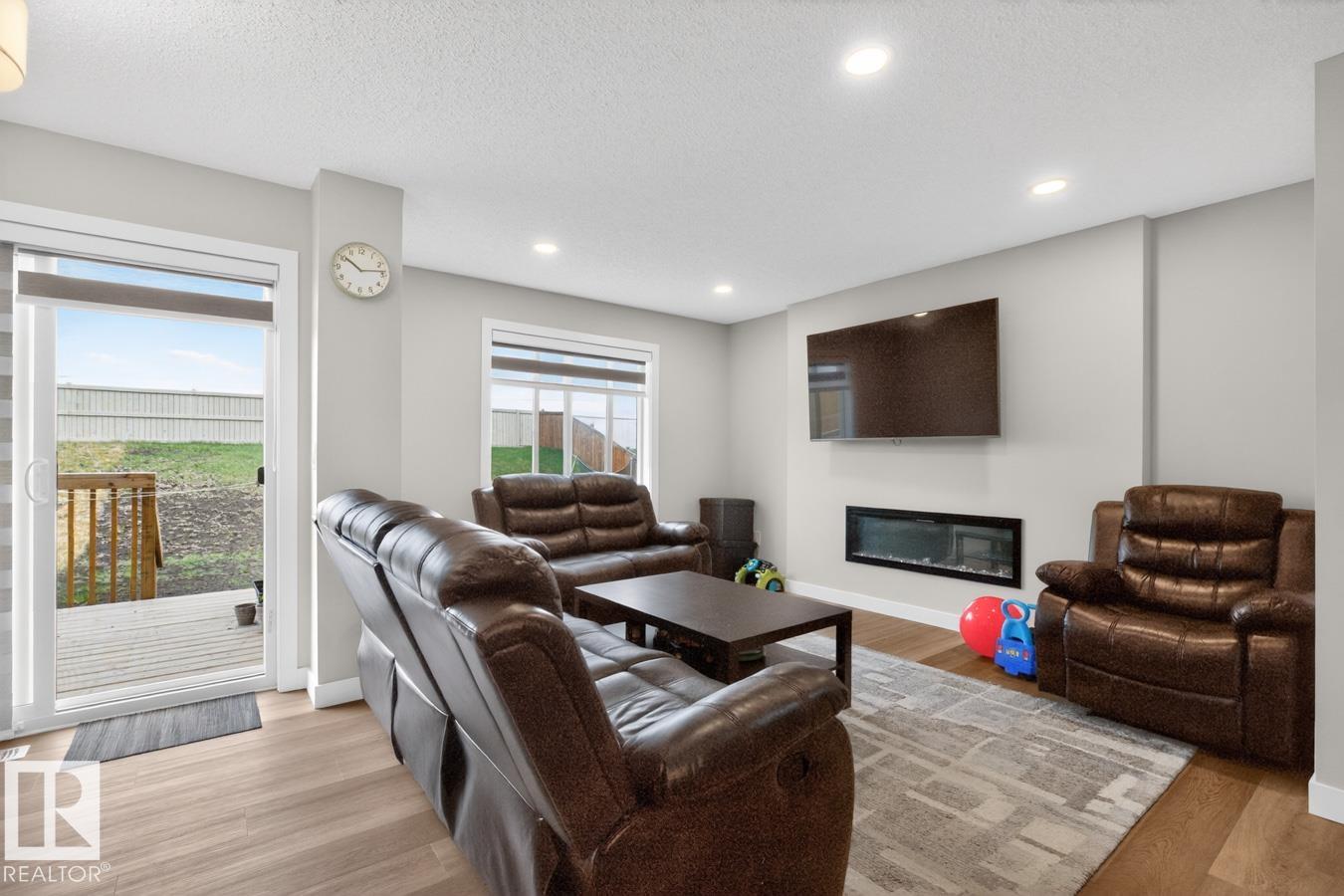 Photo 10 at 3214 9 Street NW, Maple Crest, Edmonton