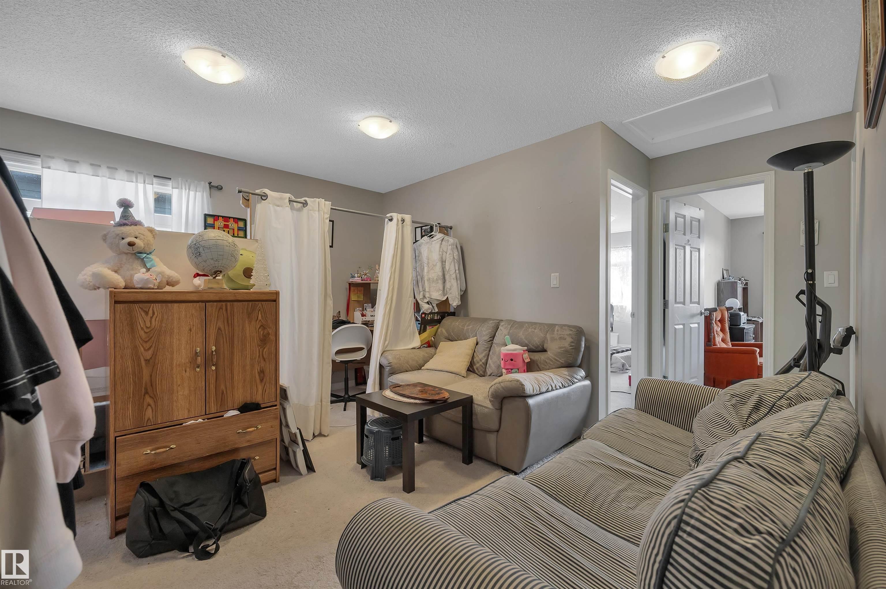 https://zimg.paragon.ice.com/ParagonImages/Property/PM/RAE/225399804/15/0/0/339a96a8e2f1db1d0a2913e341b18b86/1/af8f9793cfd623ec43449258c36144cb/225399804-634bd84b-78c5-4147-b022-f7a56101381d.JPG