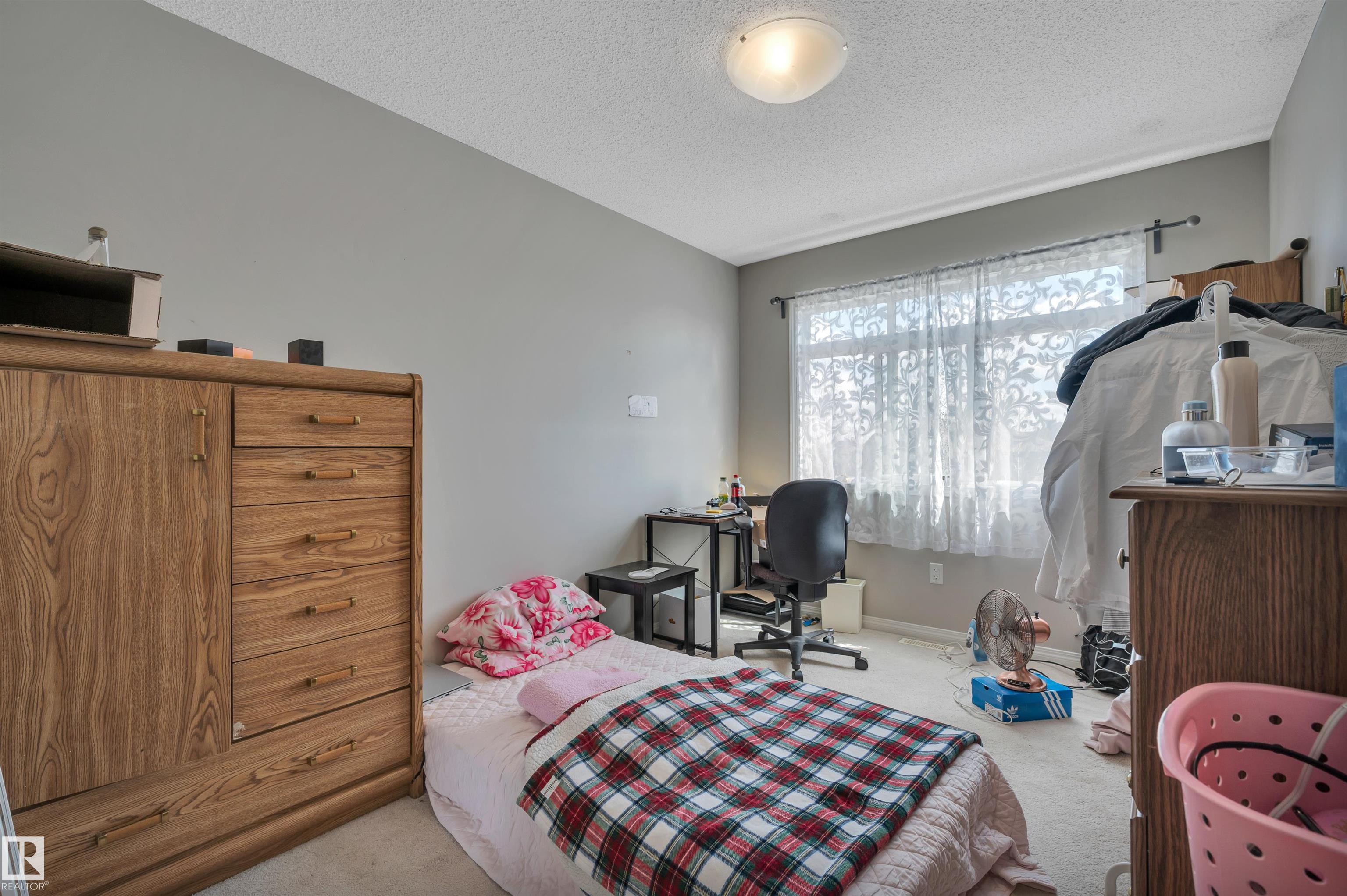 https://zimg.paragon.ice.com/ParagonImages/Property/PM/RAE/225399804/18/0/0/fa0bb824ade74a66e5568b974b483536/1/af8f9793cfd623ec43449258c36144cb/225399804-09e4eaac-ee5a-43a7-97d0-89f955b597e9.JPG