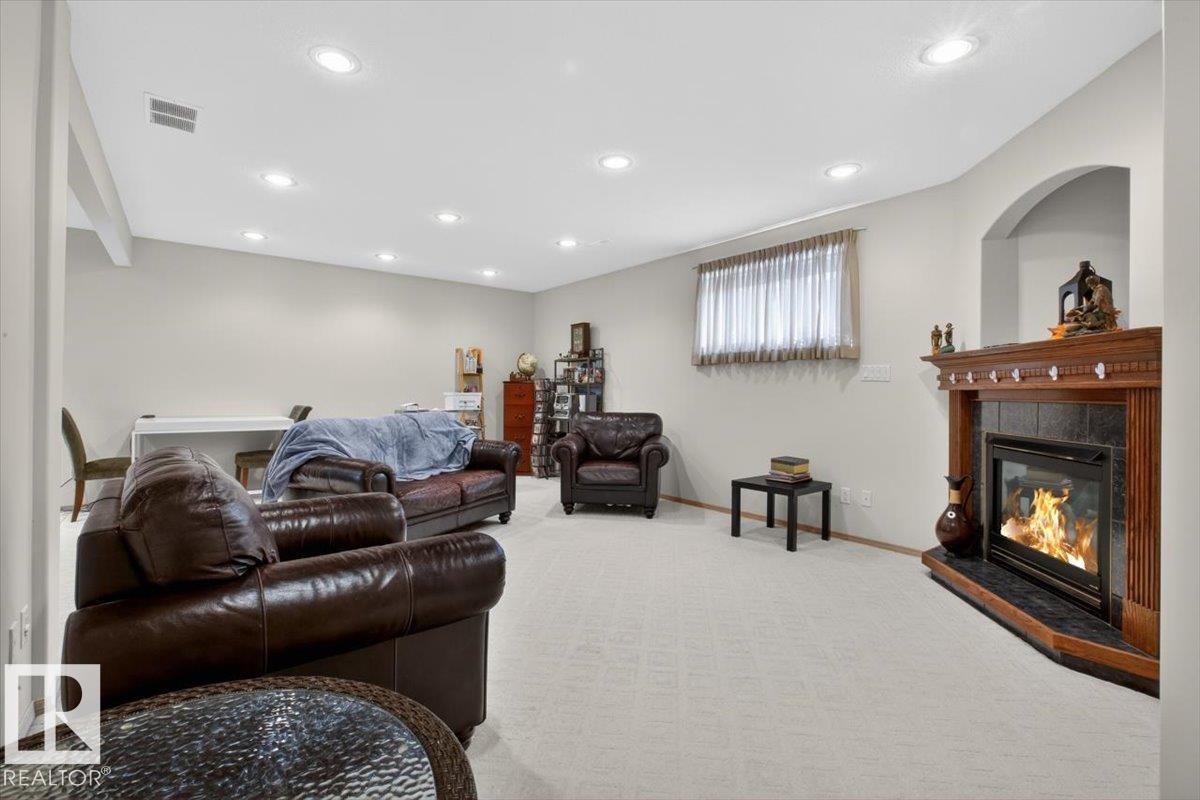 https://zimg.paragon.ice.com/ParagonImages/Property/PM/RAE/225399806/36/0/0/22fe2bad2c8c9dd4c8f4eb5ab5ece16d/1/798870bb5d826c080cad44e43af5c2bf/225399806-29bf19b0-06d7-4b22-a730-52f65c022a31.JPG