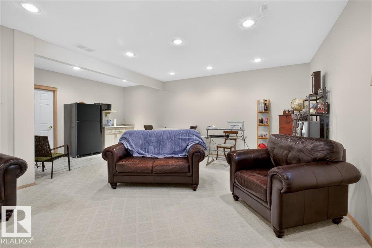 https://zimg.paragon.ice.com/ParagonImages/Property/PM/RAE/225399806/37/0/0/f64e61b08b4f1a8de0e242af6acf1d58/1/798870bb5d826c080cad44e43af5c2bf/225399806-32ded34e-e3d2-4009-8016-23d0b4993bbb.JPG
