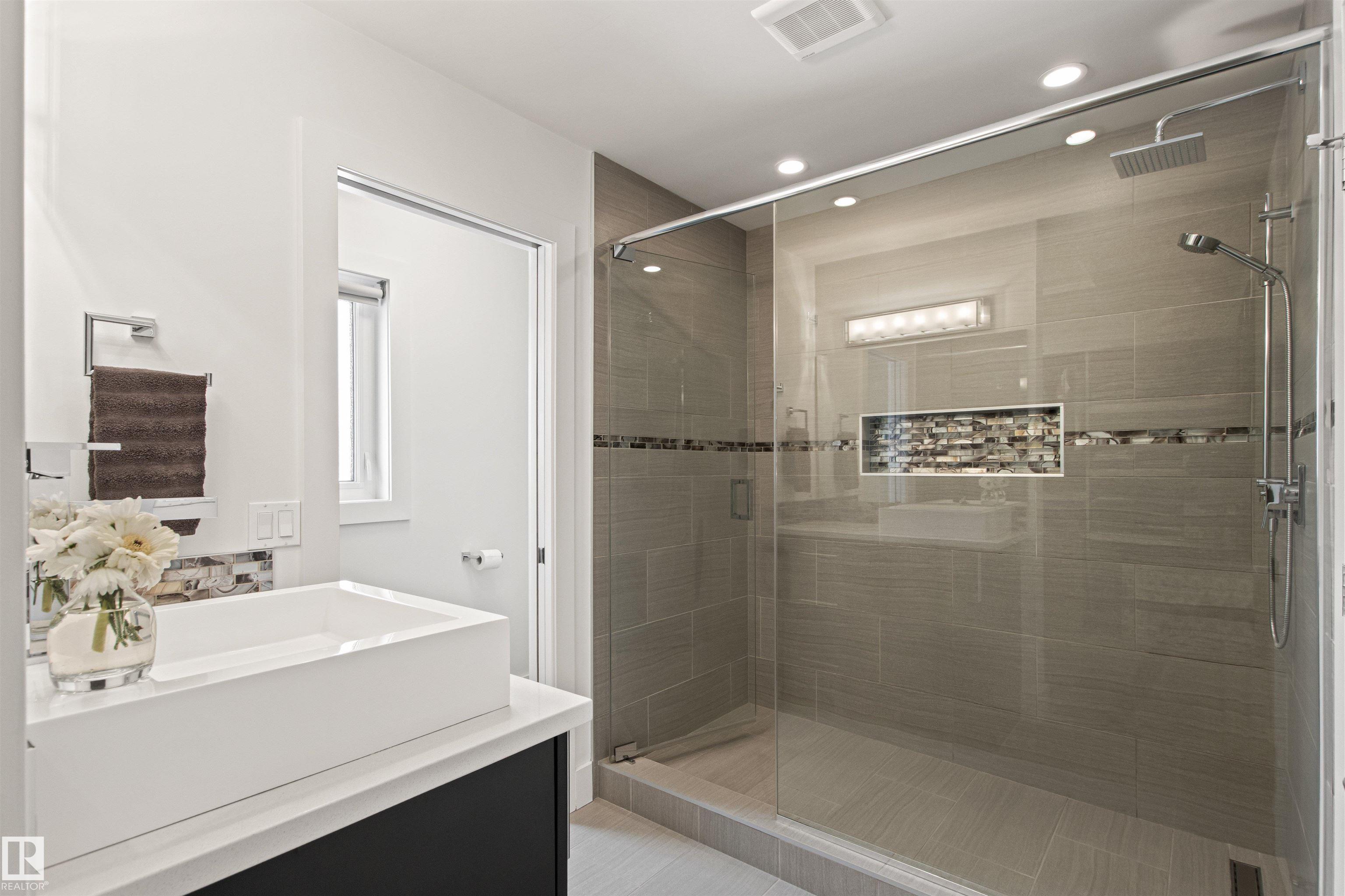 Photo 31 at 11324 87 Street NW, Parkdale, Edmonton