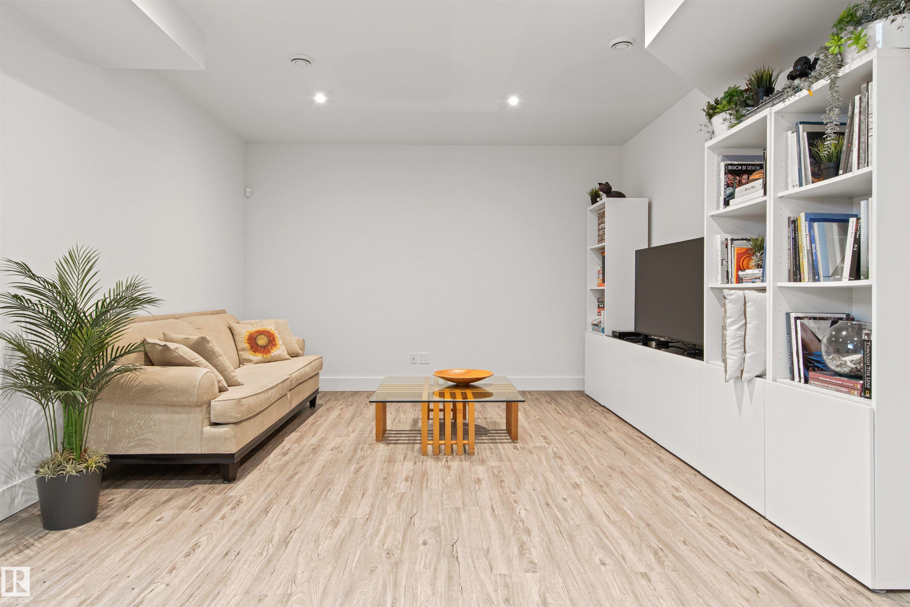 Photo 37 at 11324 87 Street NW, Parkdale, Edmonton