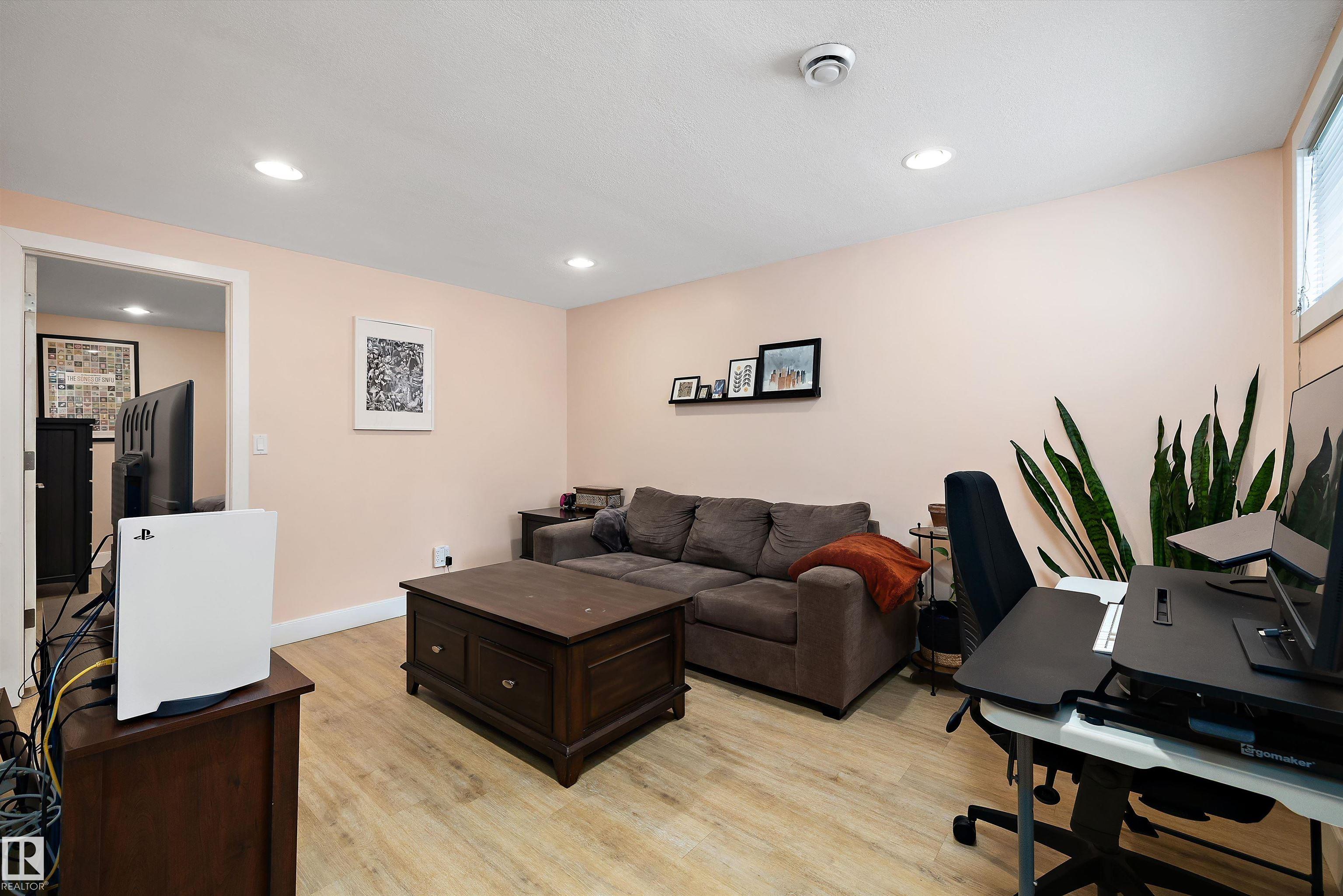 Photo 24 at 10536 162 Street NW, Britannia Youngstown, Edmonton