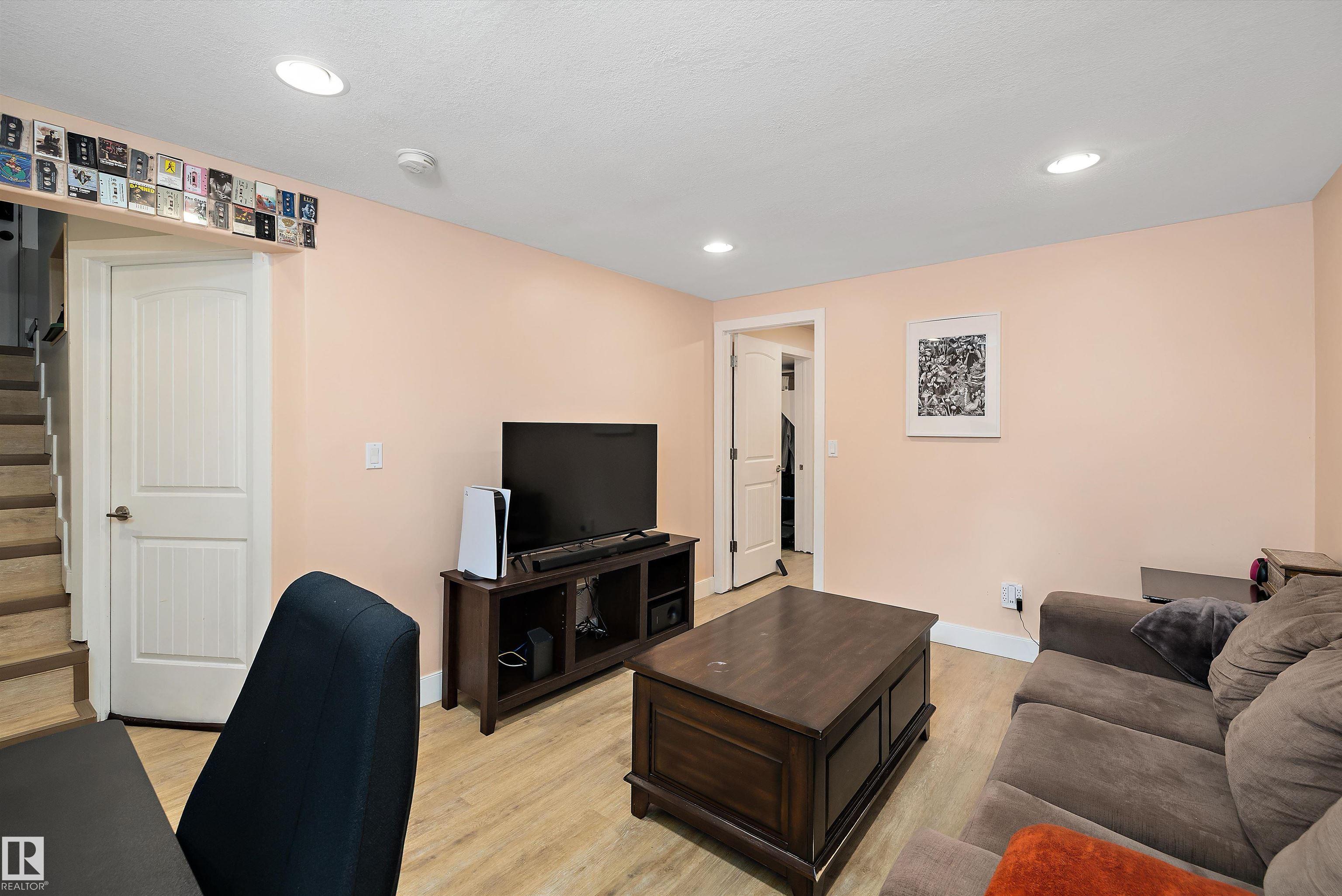 Photo 25 at 10536 162 Street NW, Britannia Youngstown, Edmonton