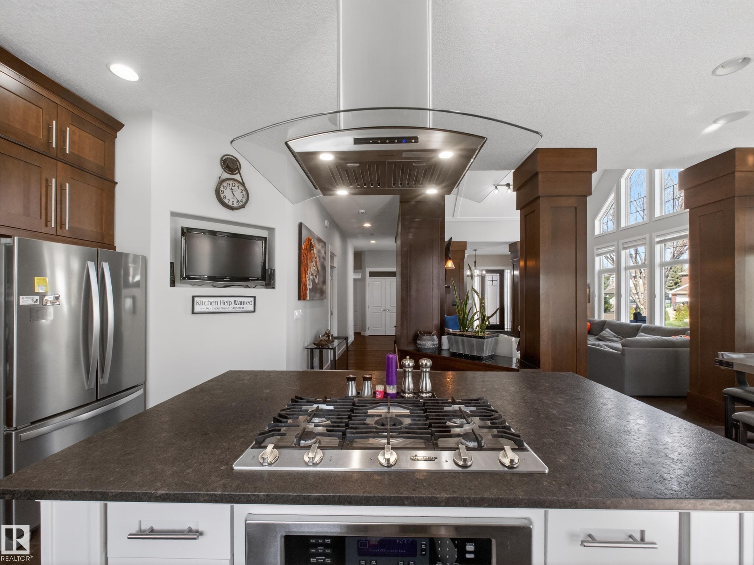 https://zimg.paragon.ice.com/ParagonImages/Property/PM/RAE/225399832/10/0/0/84ac35fe887d61421c52ac7365ec677a/1/c07cee6b6894d31eccc90ae2196876a2/225399832-0f96dda8-4a4a-46be-b525-6b2601f49b86.JPG