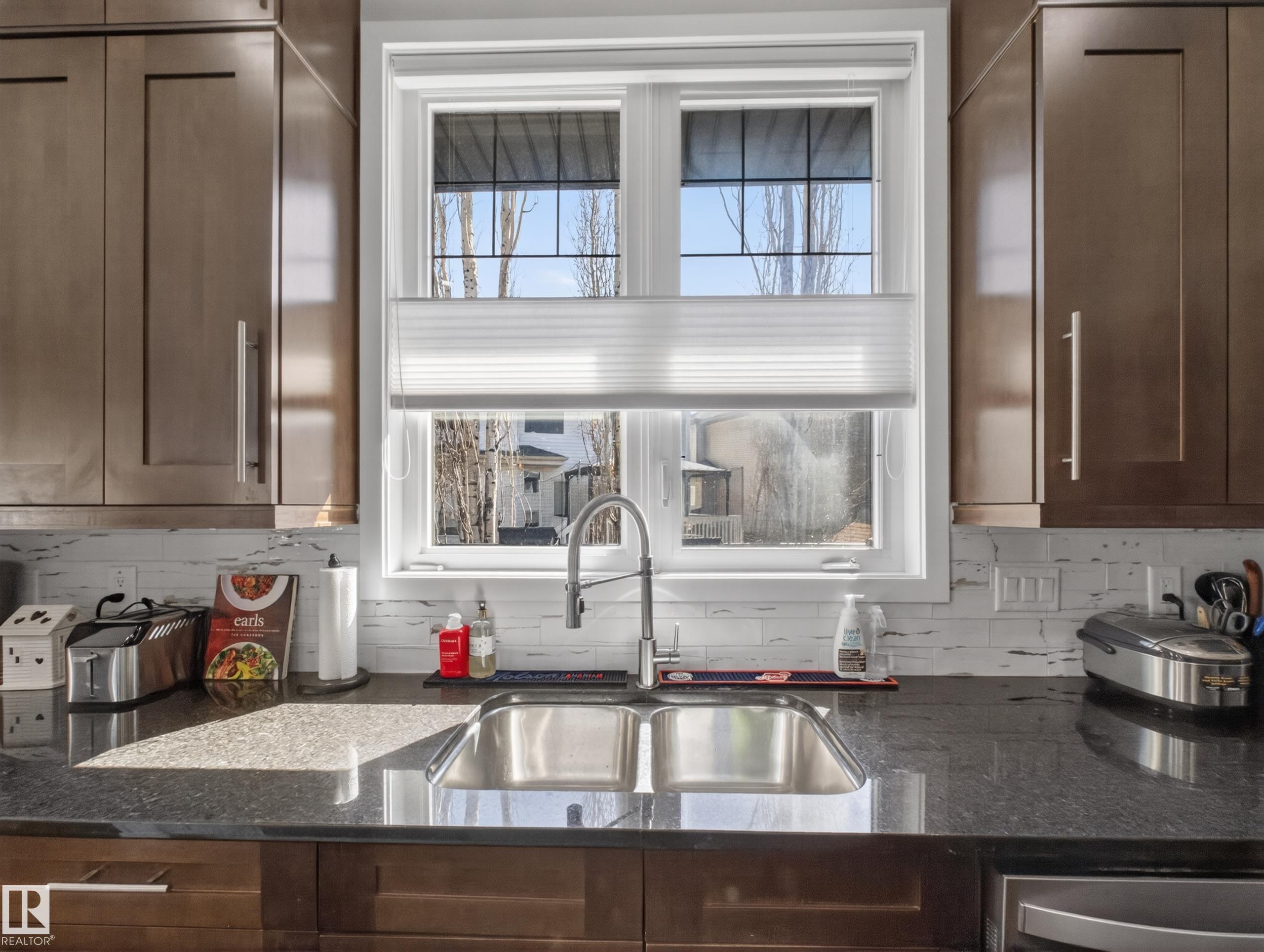 https://zimg.paragon.ice.com/ParagonImages/Property/PM/RAE/225399832/13/0/0/0e3bea1a5aa79321538b00f382f7c4f0/1/c07cee6b6894d31eccc90ae2196876a2/225399832-549b4b4a-42c8-4fbb-bdfe-03604af4600f.JPG
