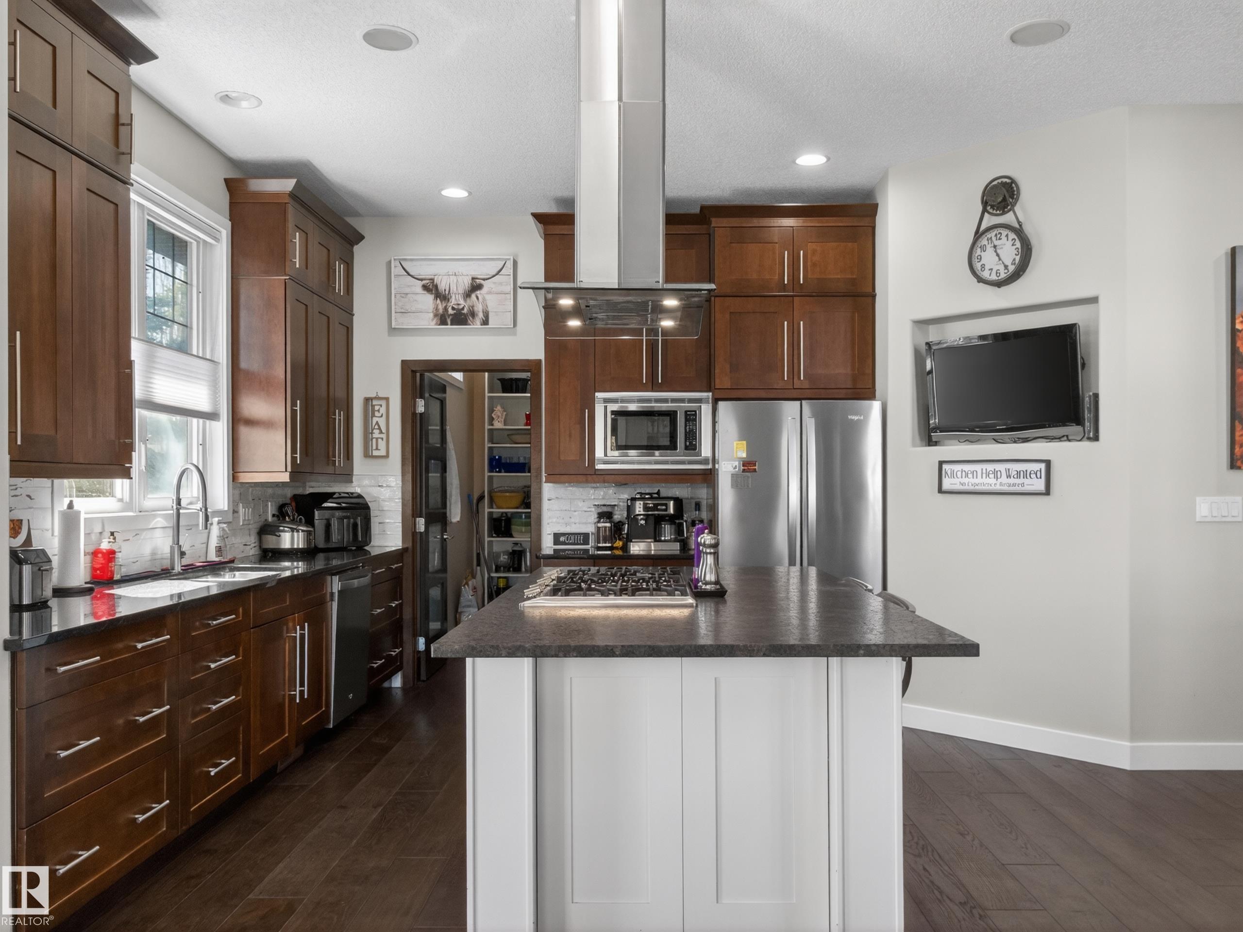 https://zimg.paragon.ice.com/ParagonImages/Property/PM/RAE/225399832/14/0/0/57341c73db00f25c1842dcb50f006a14/1/c07cee6b6894d31eccc90ae2196876a2/225399832-0aa3e54e-310a-407a-ac79-517f6780058b.JPG