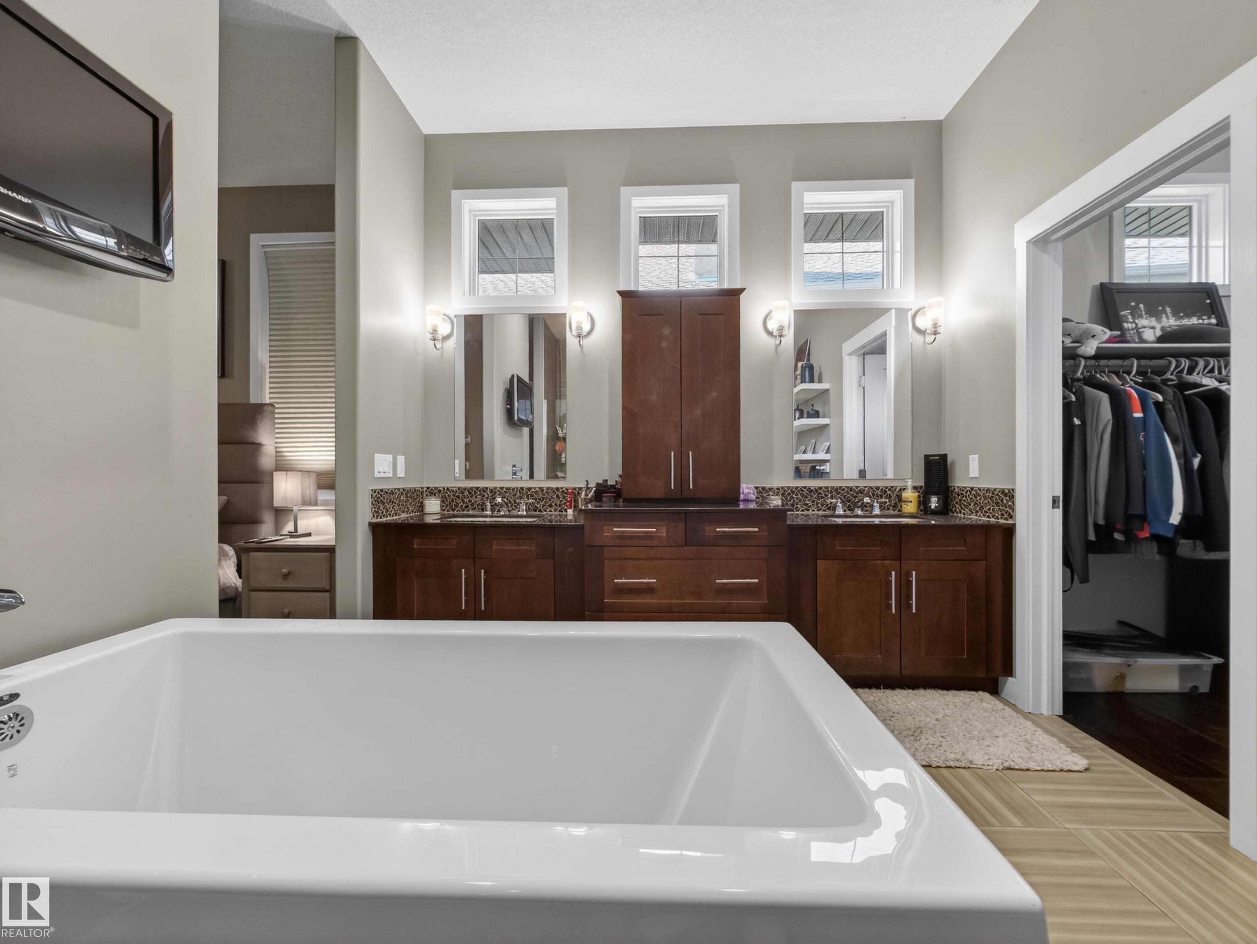 https://zimg.paragon.ice.com/ParagonImages/Property/PM/RAE/225399832/33/0/0/3e0e505ebcc2a91954e2313d16ca5151/1/c07cee6b6894d31eccc90ae2196876a2/225399832-71c8ad30-3212-48eb-81e1-ba6ee9da65e7.JPG