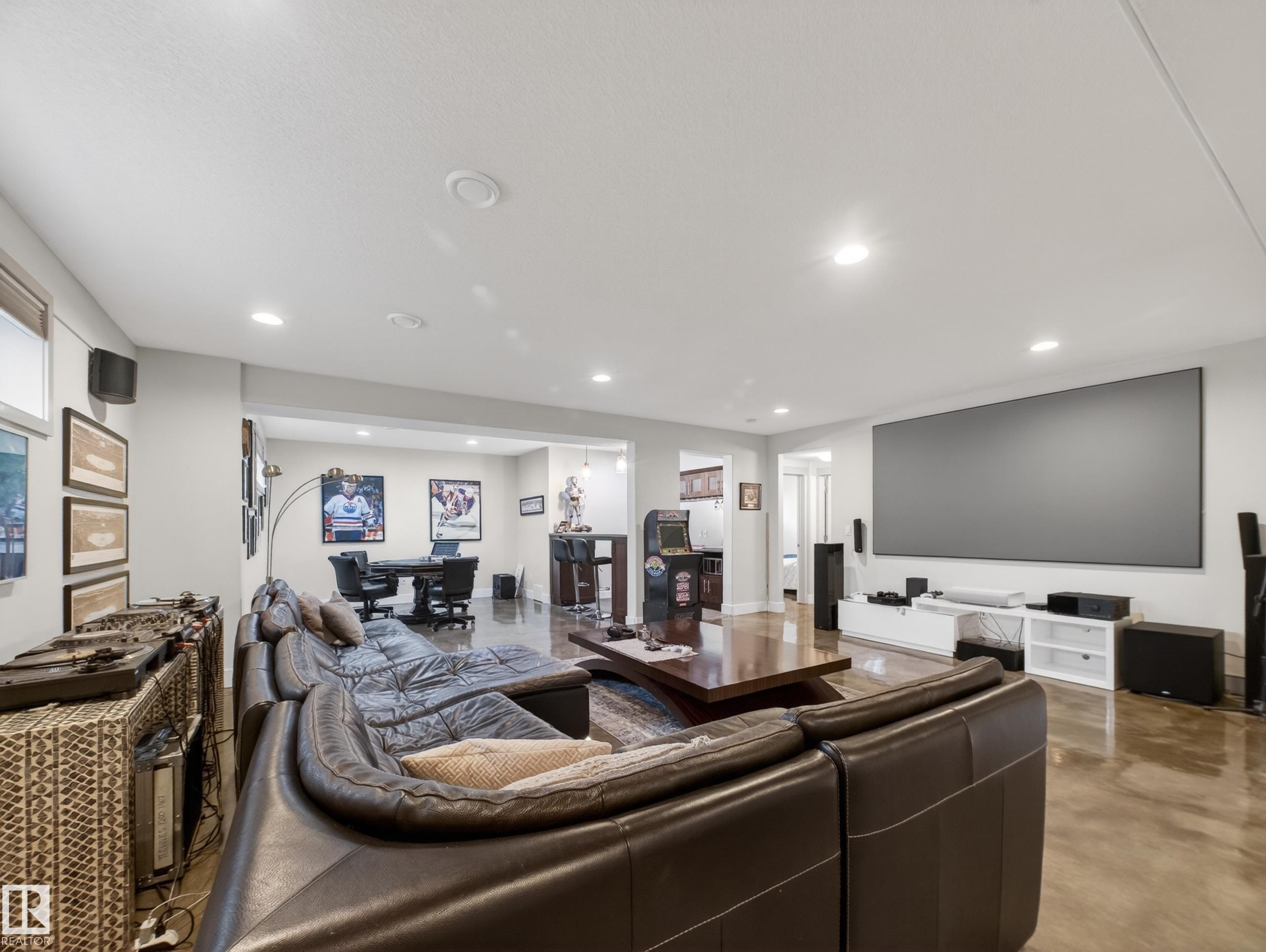 https://zimg.paragon.ice.com/ParagonImages/Property/PM/RAE/225399832/40/0/0/4e0a814e283a1b03505908a4e35fc837/1/c07cee6b6894d31eccc90ae2196876a2/225399832-f958f5db-c757-4592-ba8d-9cad6eba5814.JPG