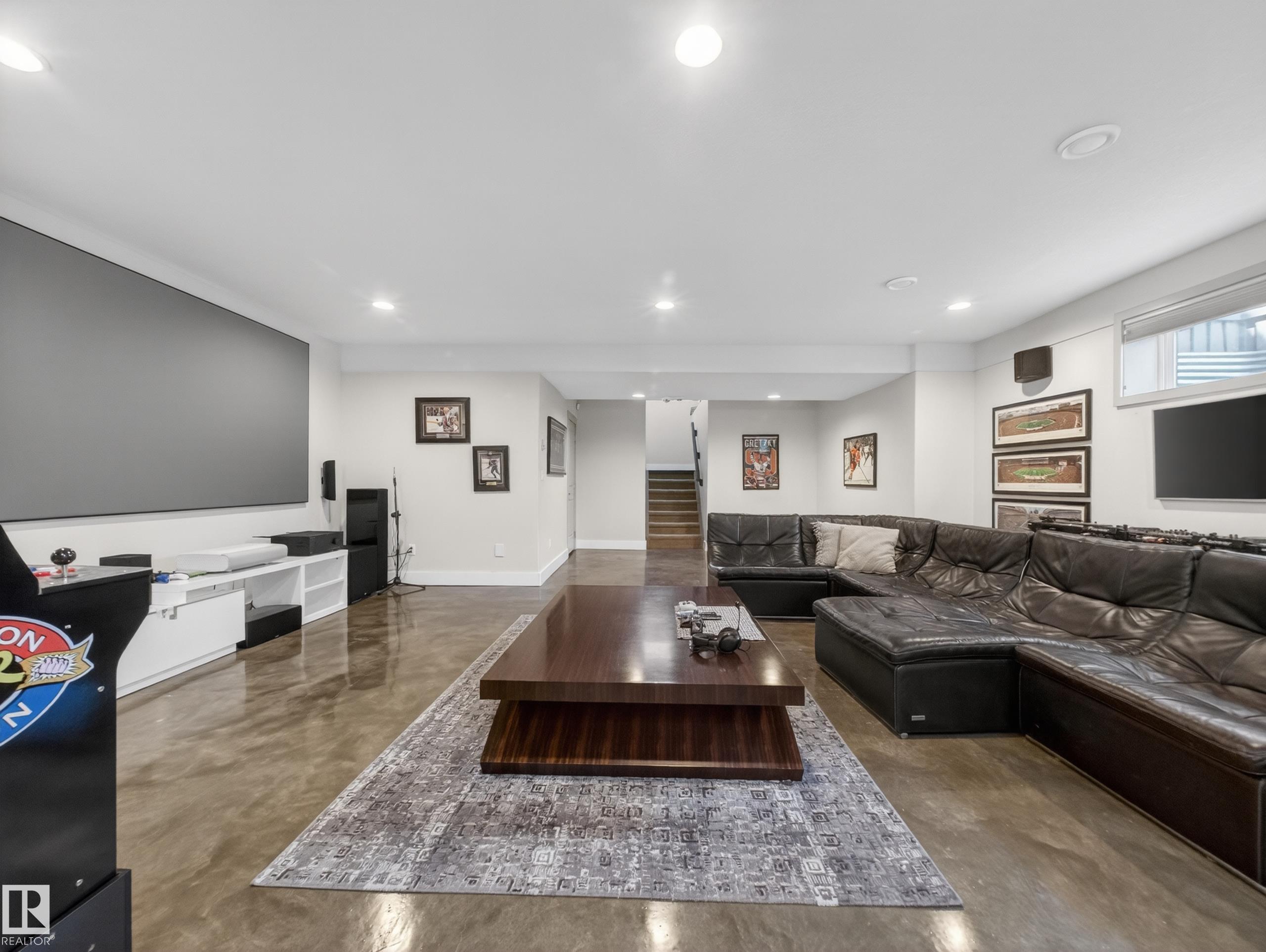 https://zimg.paragon.ice.com/ParagonImages/Property/PM/RAE/225399832/41/0/0/4815dc9bf4cdf34af109749ae417bee5/1/c07cee6b6894d31eccc90ae2196876a2/225399832-bb459356-48cf-4fc6-9b53-d609a6aa7e67.JPG